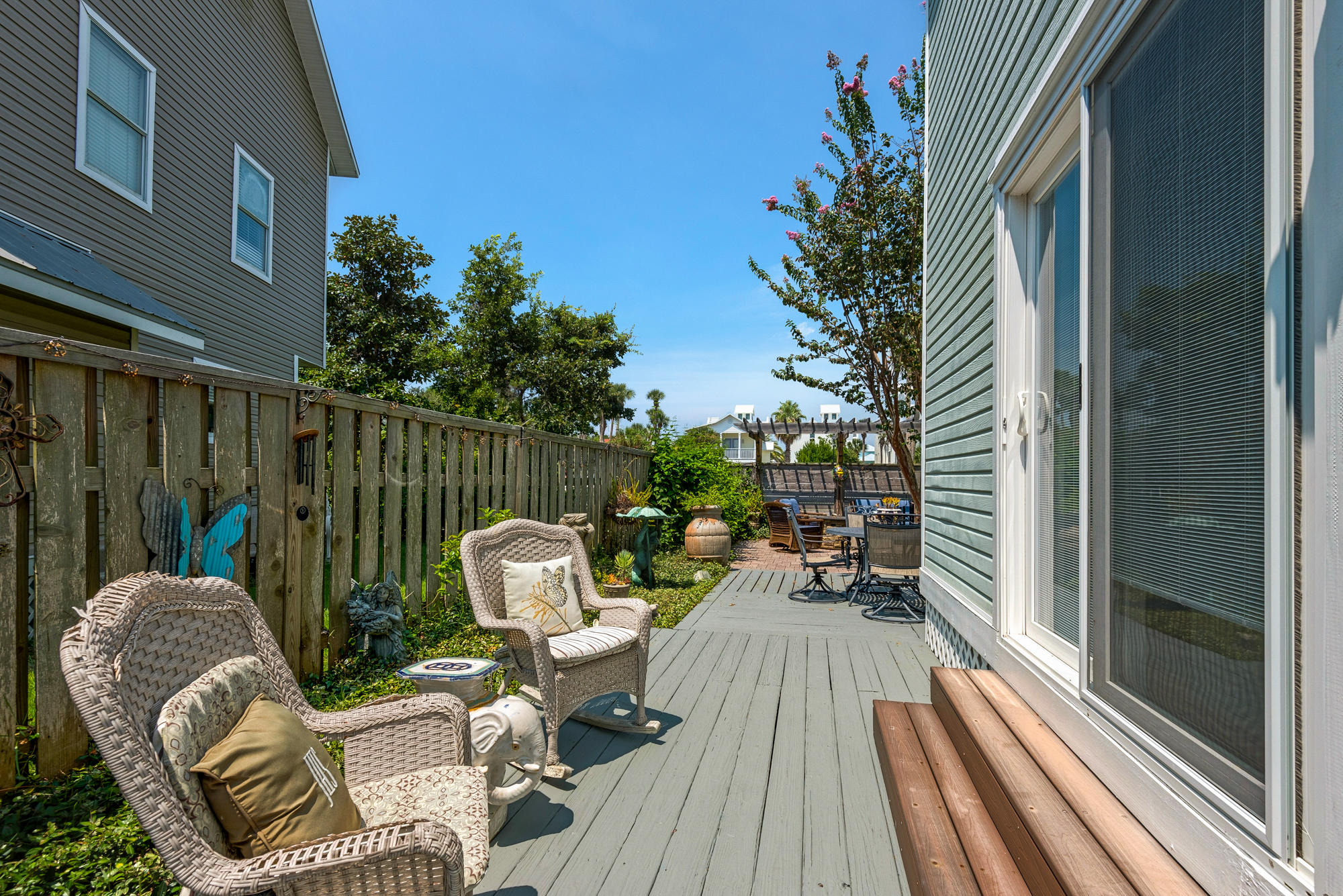 CRYSTAL SHORES - Residential