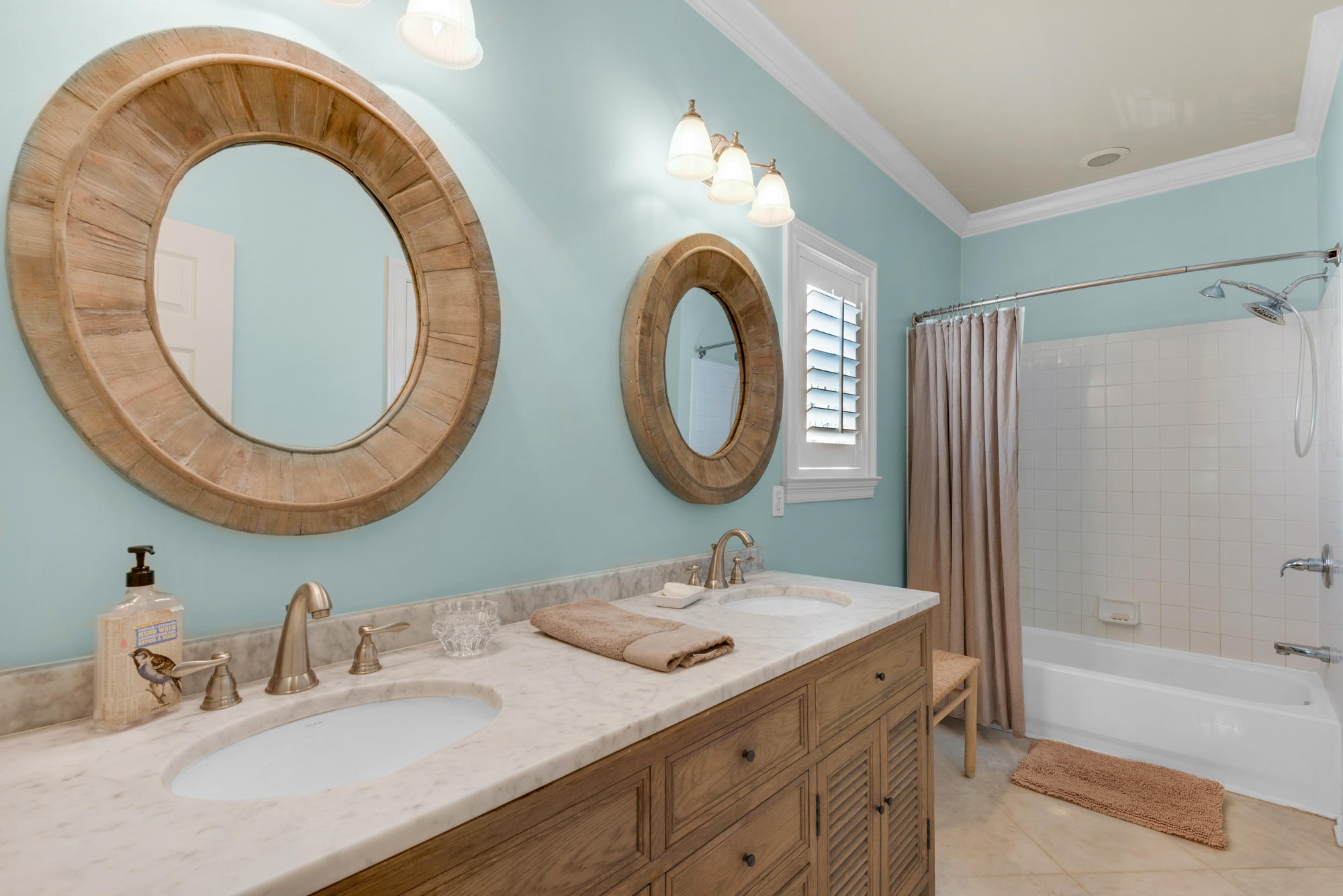 CRYSTAL SHORES - Residential