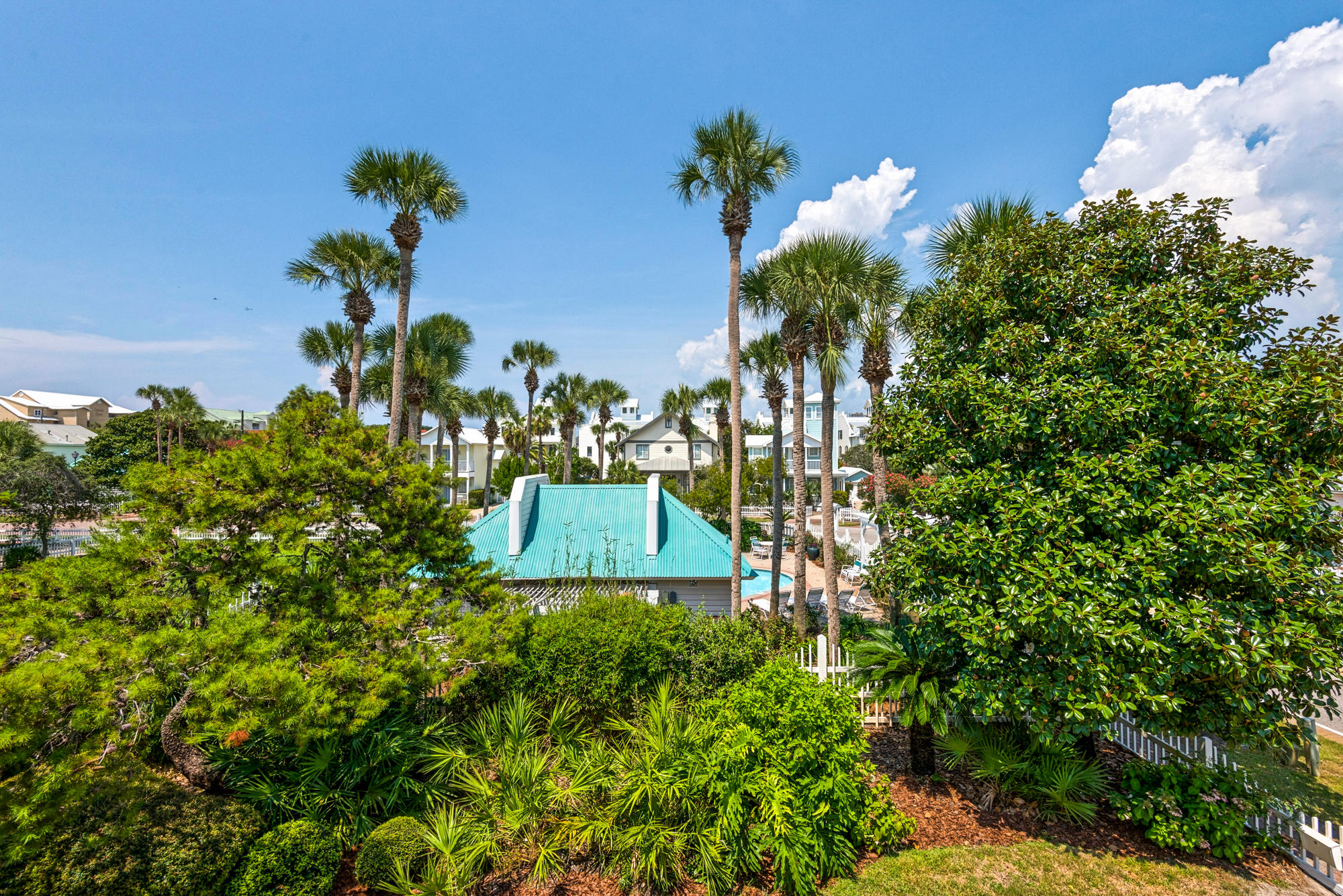 CRYSTAL SHORES - Residential