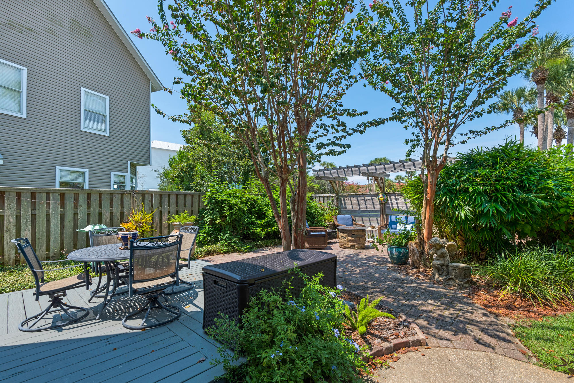 CRYSTAL SHORES - Residential