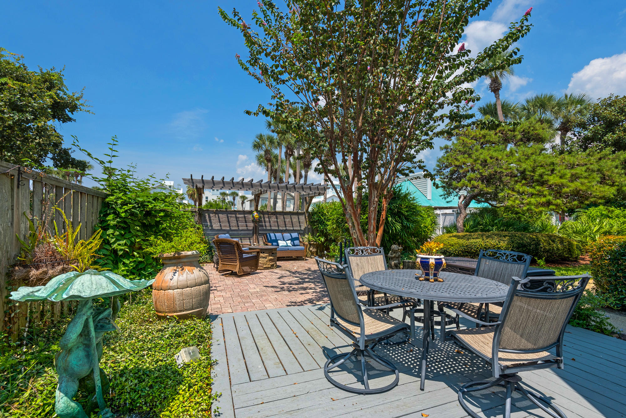 CRYSTAL SHORES - Residential