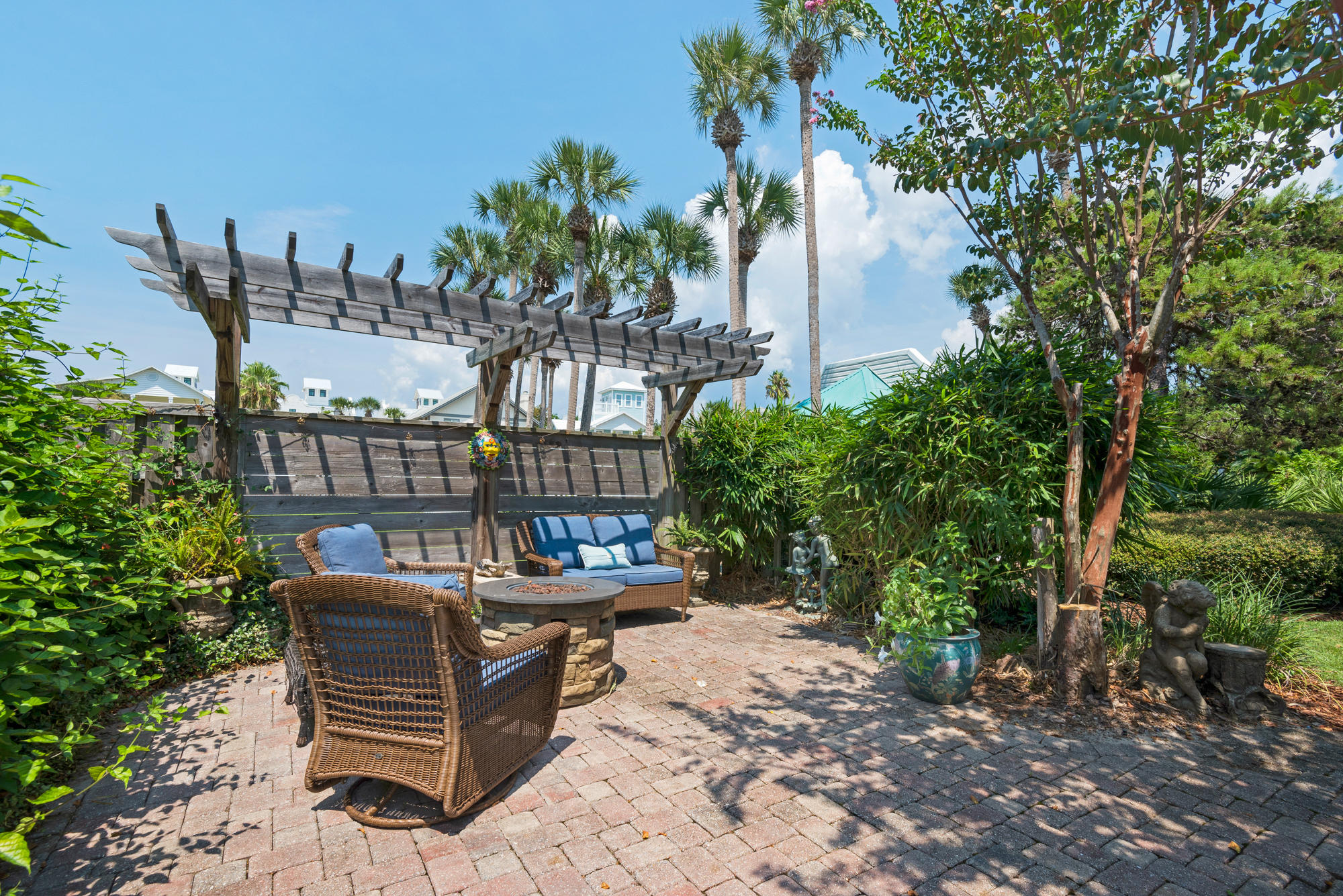 CRYSTAL SHORES - Residential