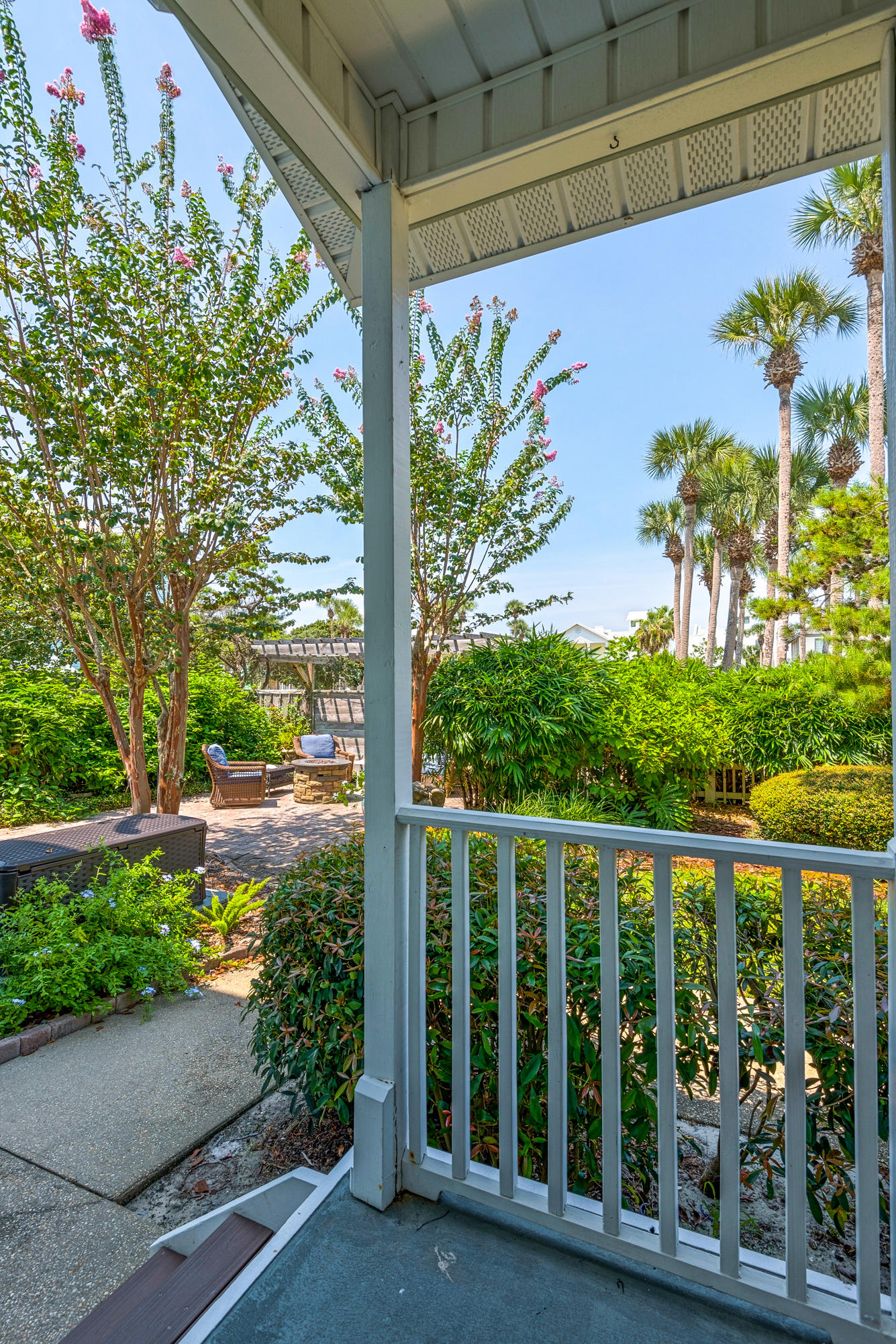 CRYSTAL SHORES - Residential