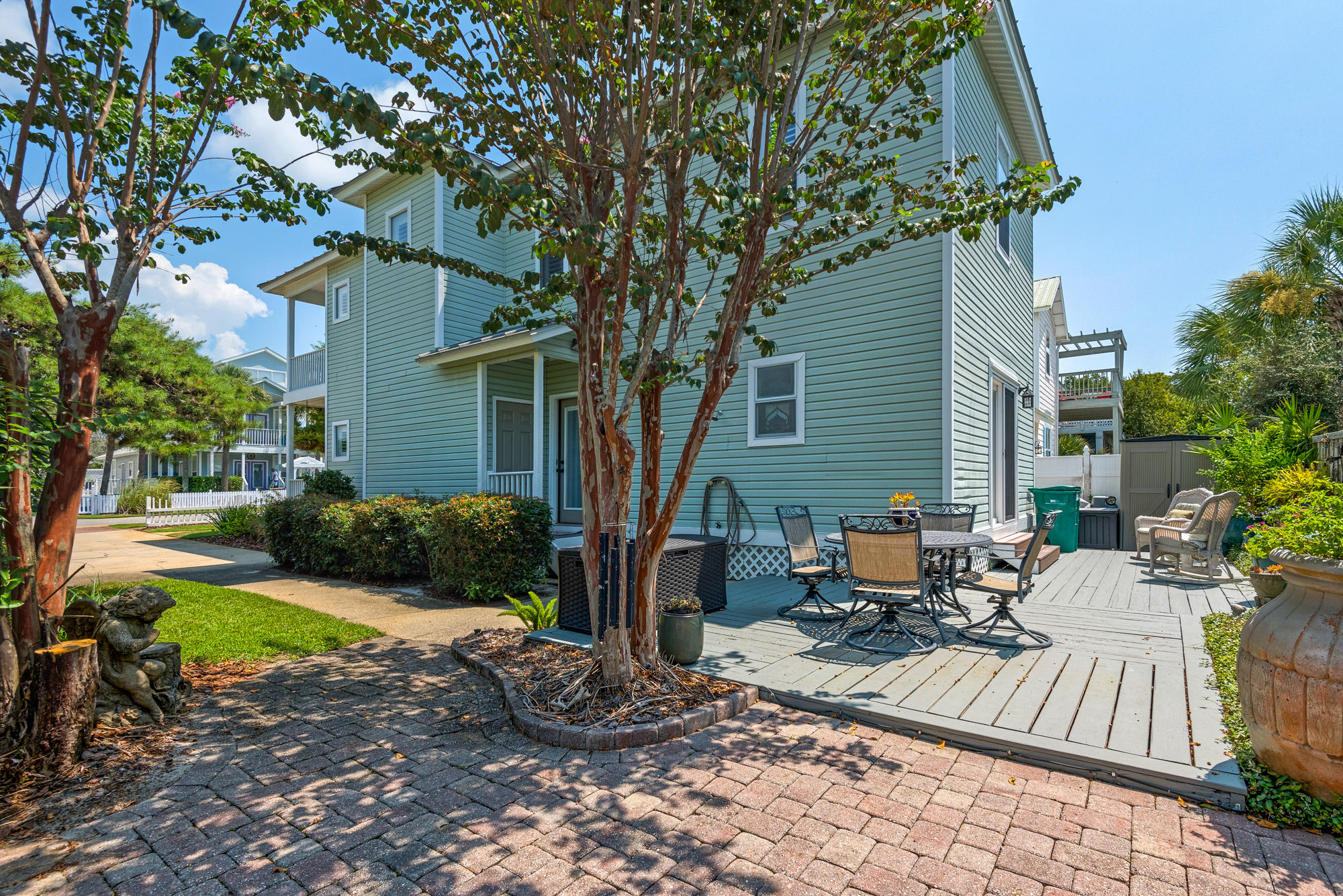 CRYSTAL SHORES - Residential