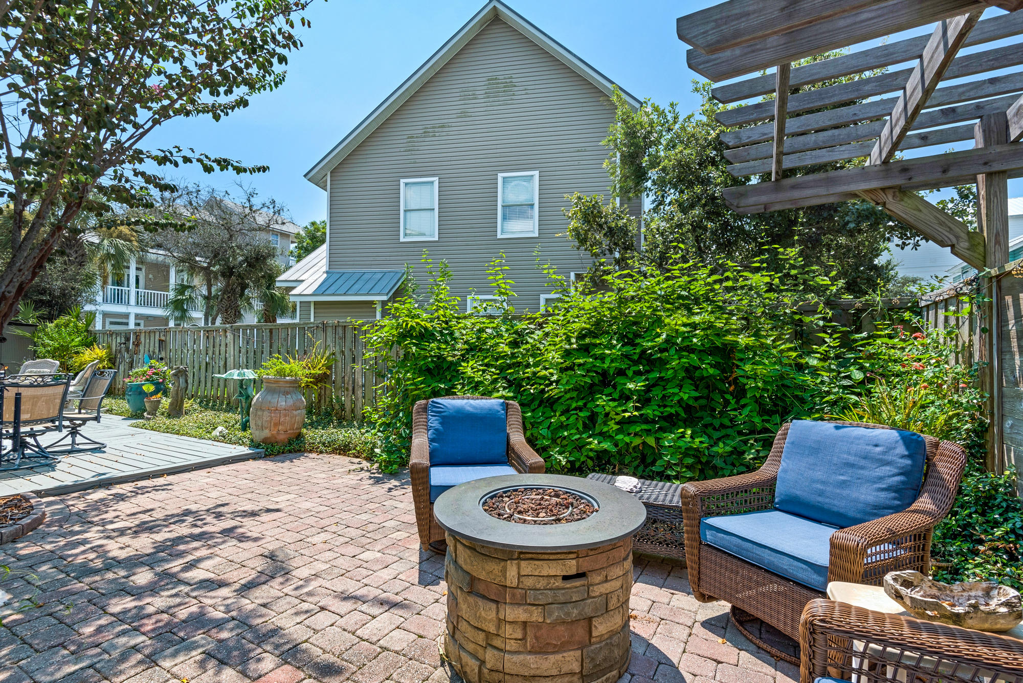 CRYSTAL SHORES - Residential