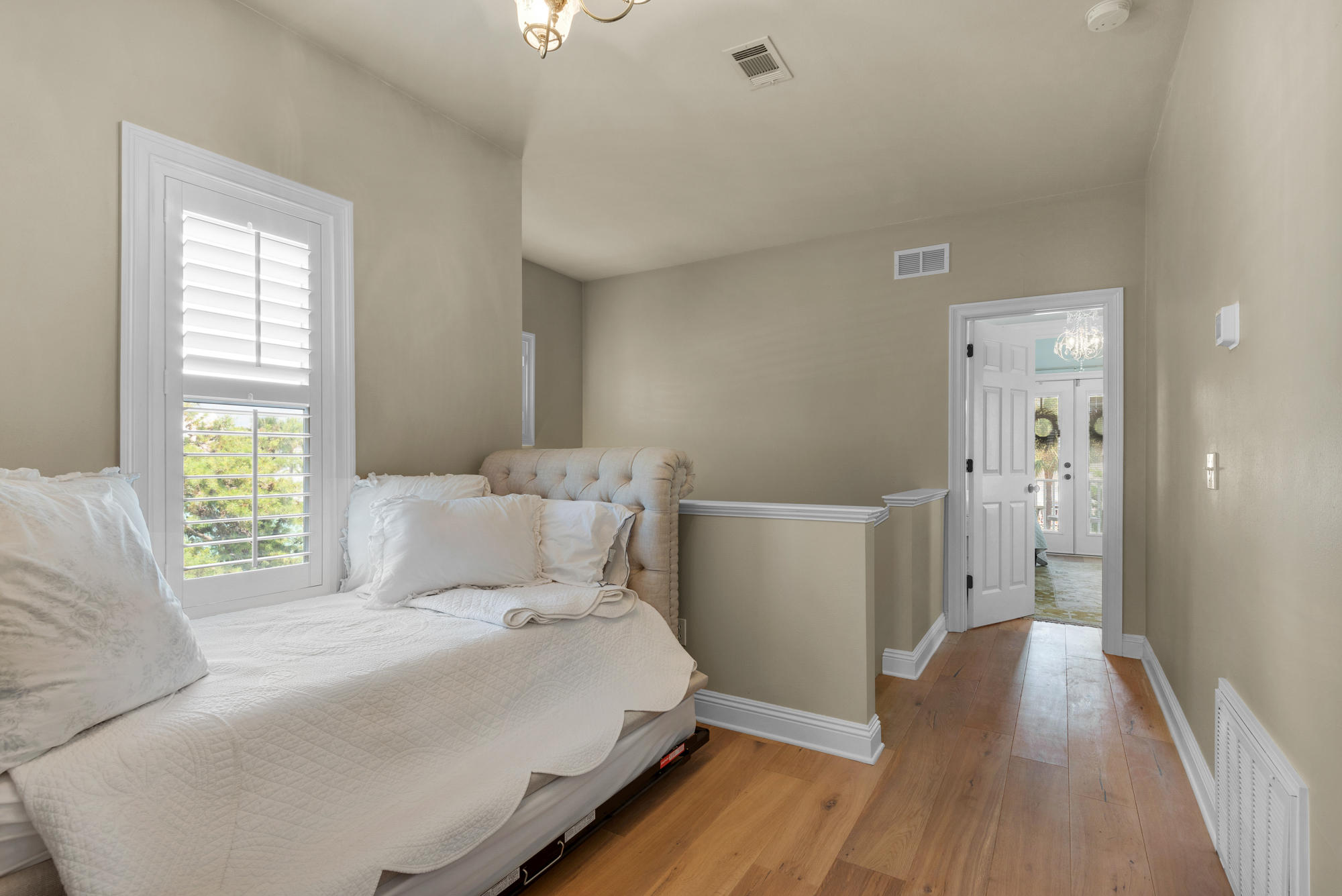 CRYSTAL SHORES - Residential