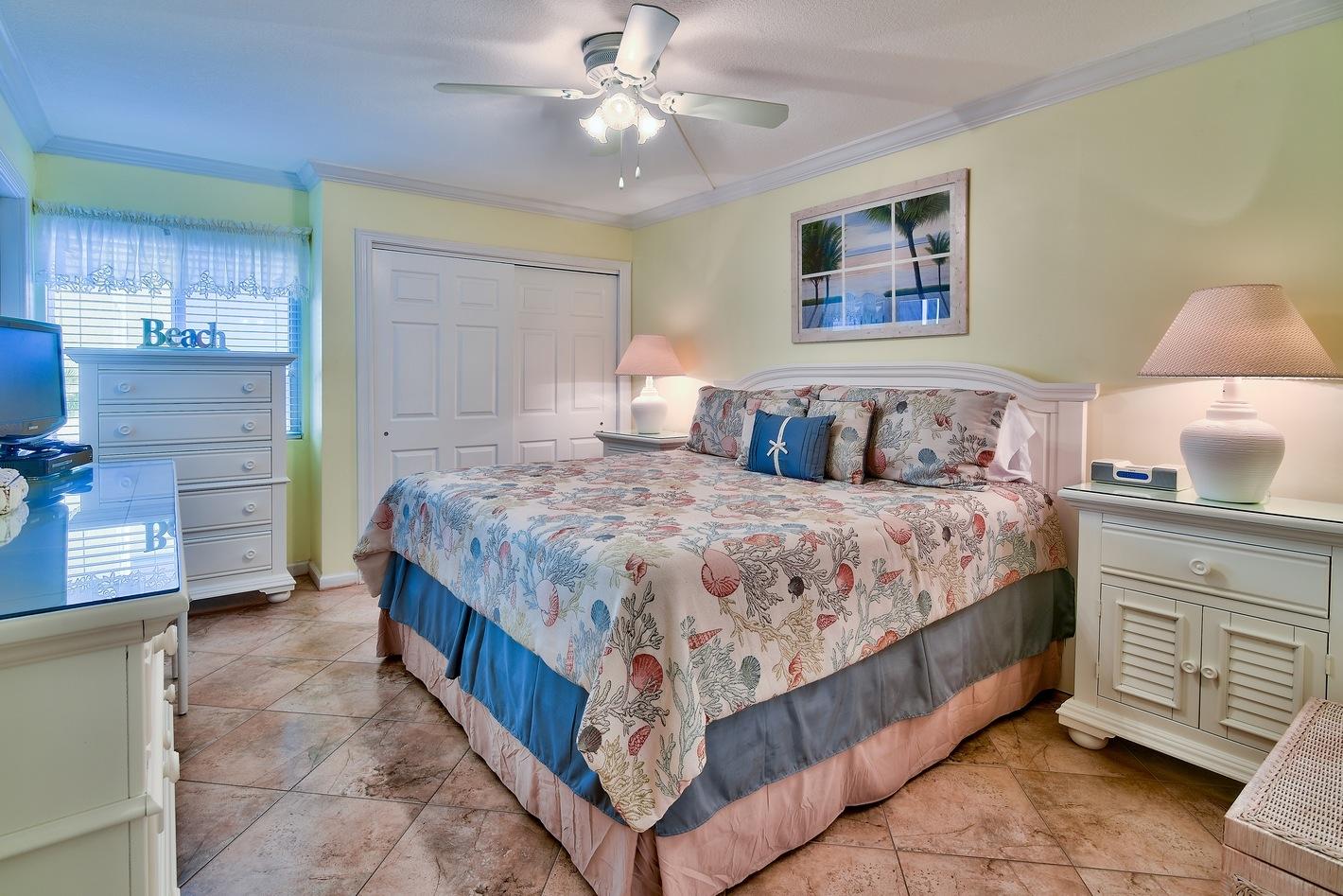 HOLIDAY SURF & RACQUET CLUB - Residential