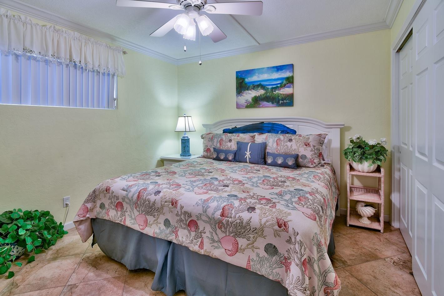 HOLIDAY SURF & RACQUET CLUB - Residential