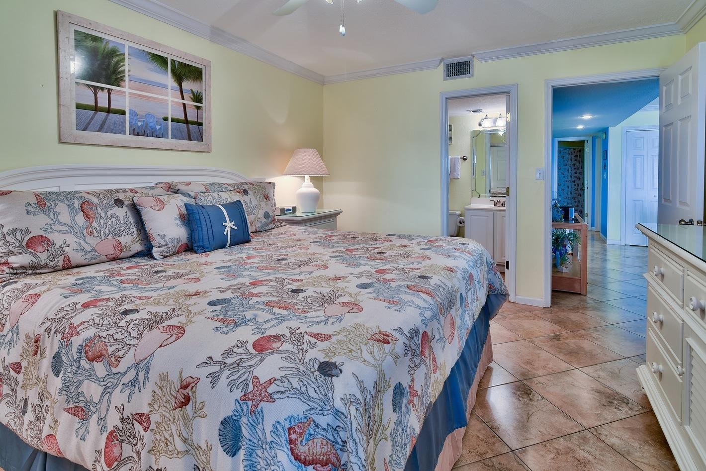 HOLIDAY SURF & RACQUET CLUB - Residential