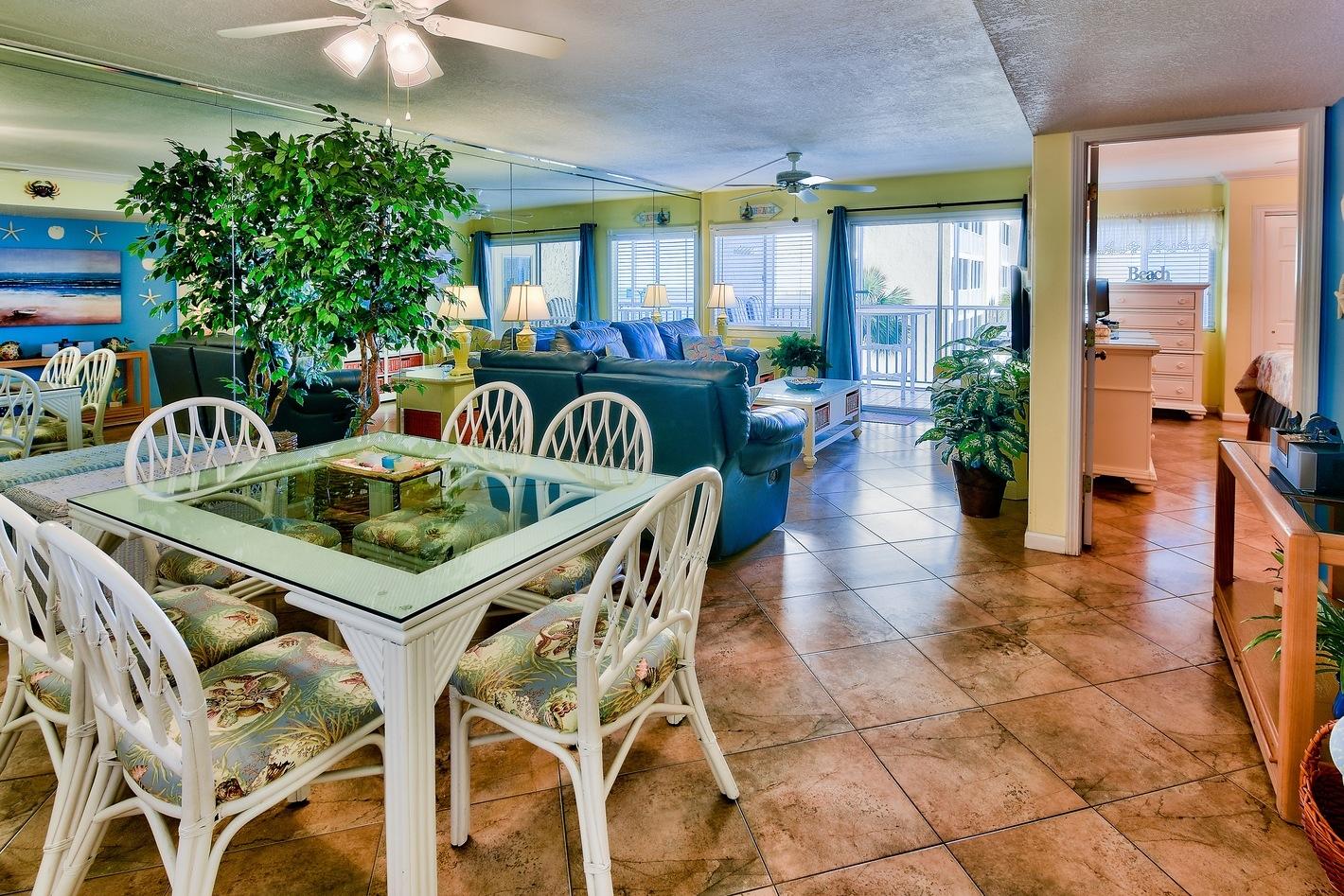 HOLIDAY SURF & RACQUET CLUB - Residential