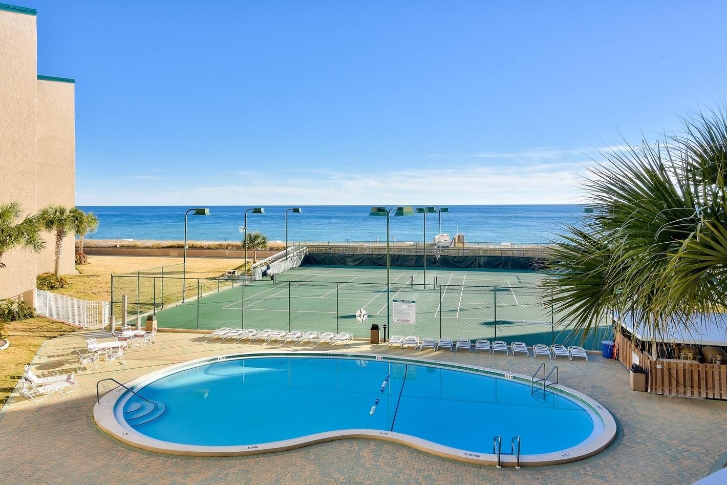 HOLIDAY SURF & RACQUET CLUB - Residential