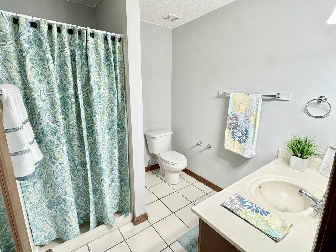 HIDDEN COVE T/H - Residential