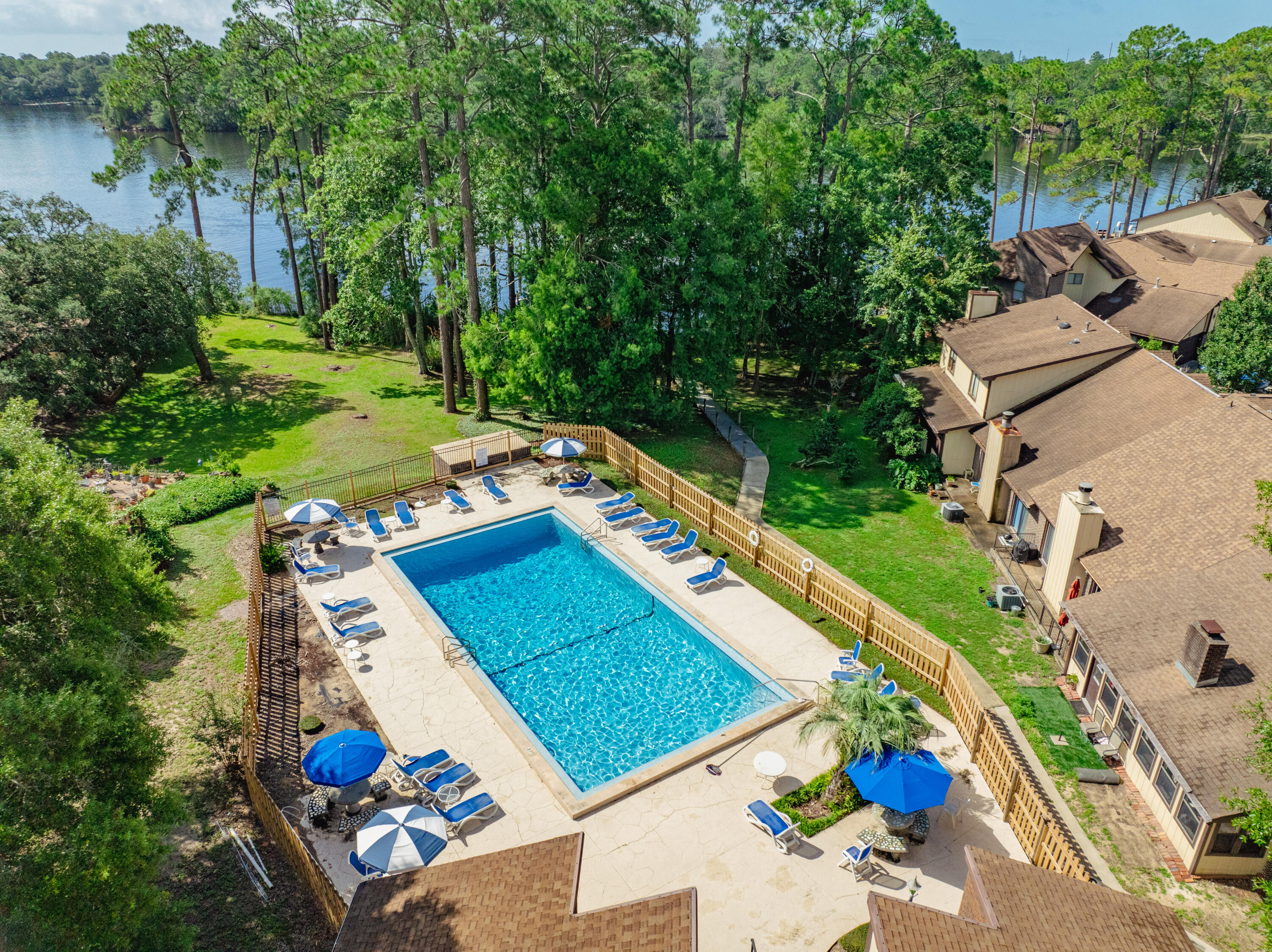 HIDDEN COVE T/H - Residential