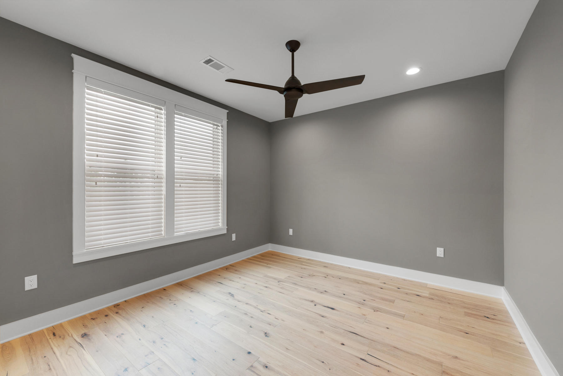 RIDGEWALK LOT 16 BLK B - Residential