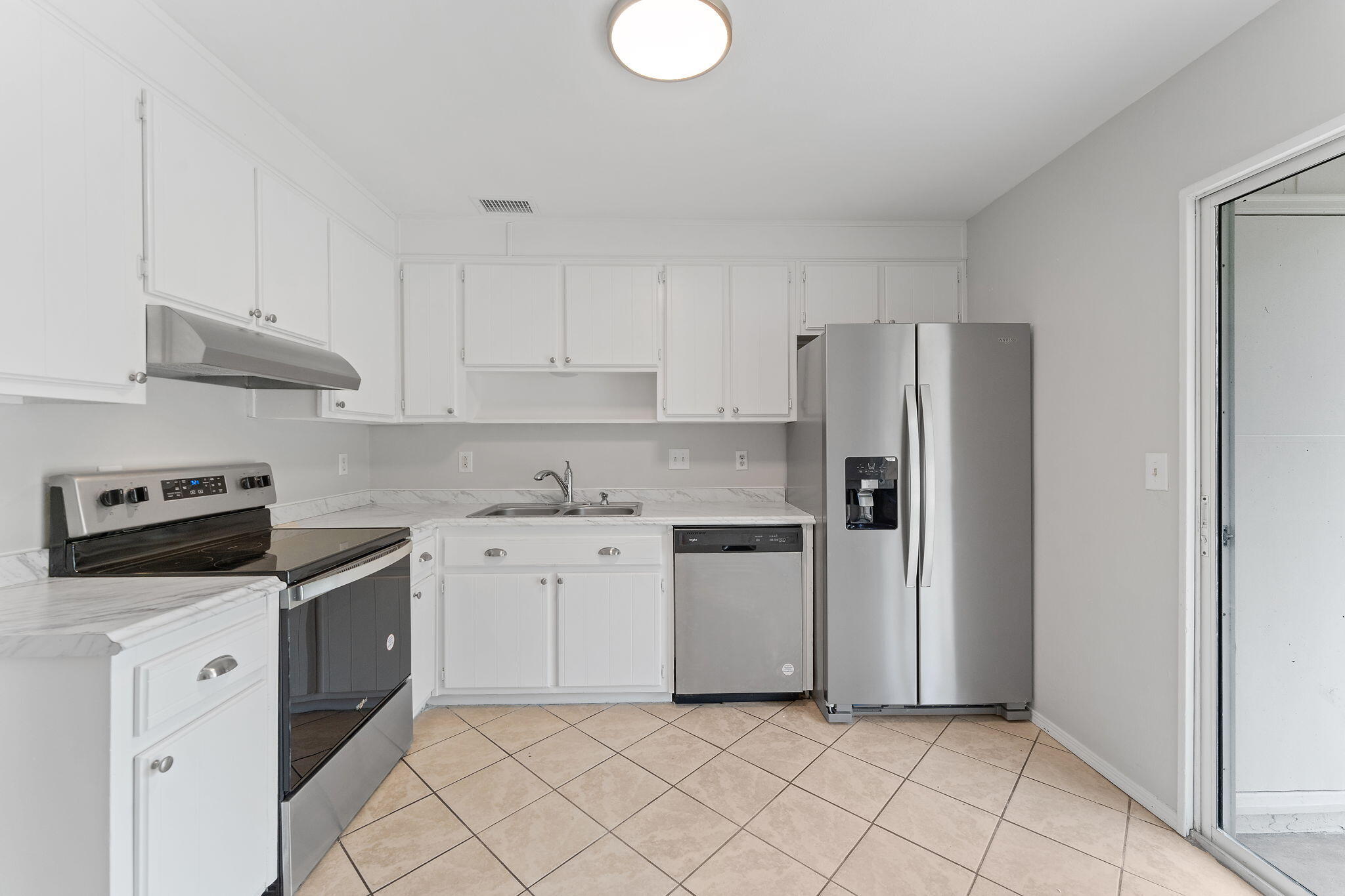 VILLA EAST - Residential