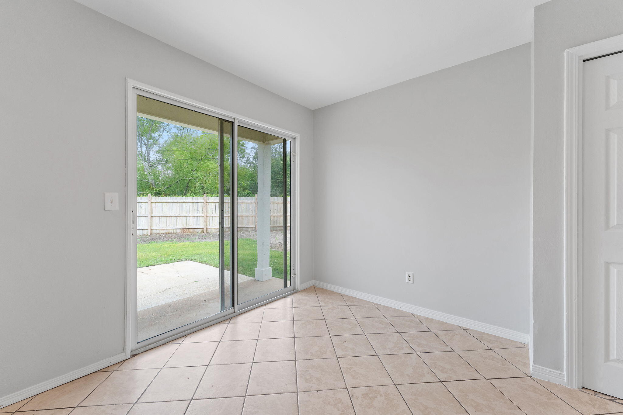 VILLA EAST - Residential