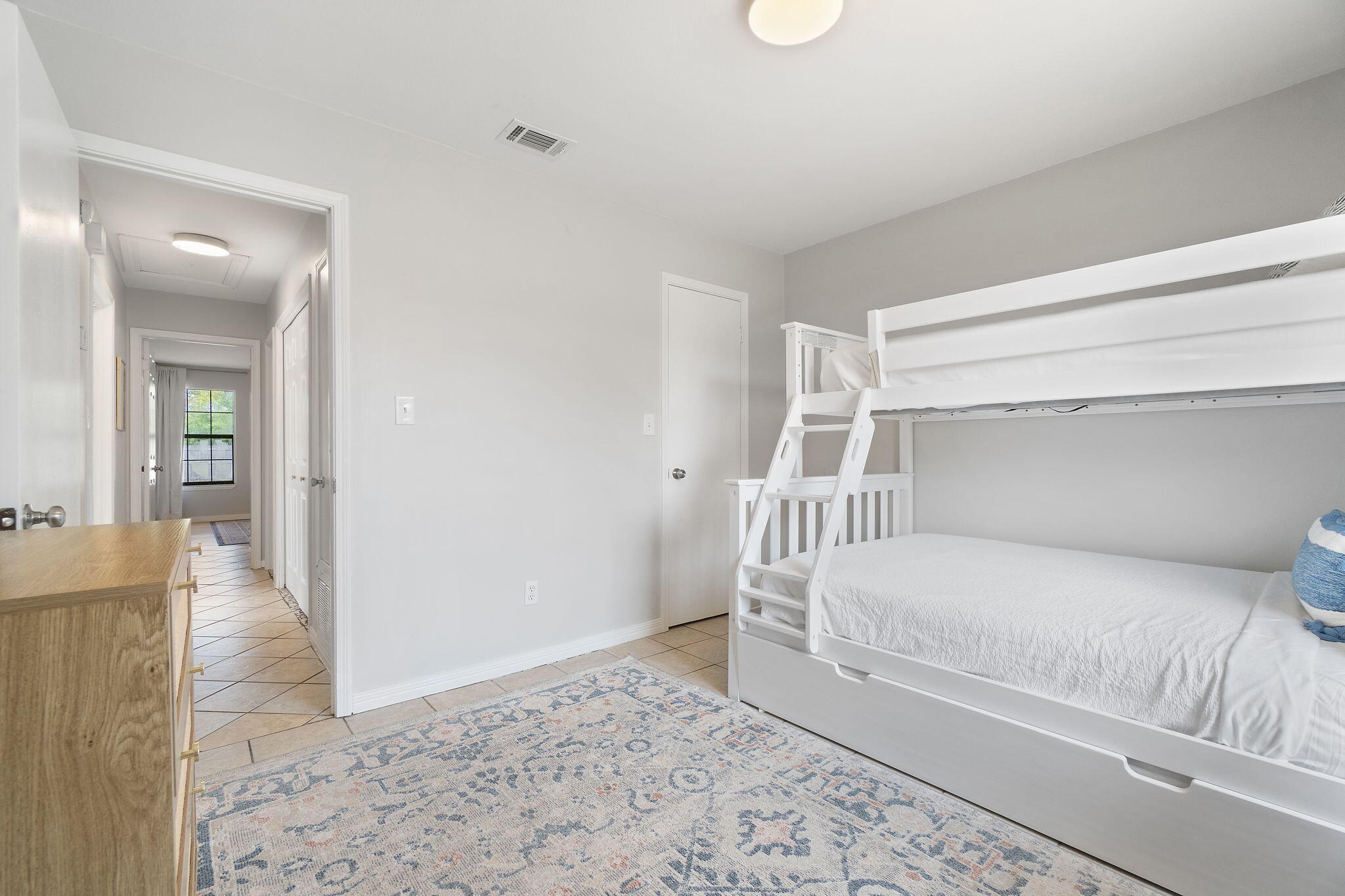 VILLA EAST - Residential