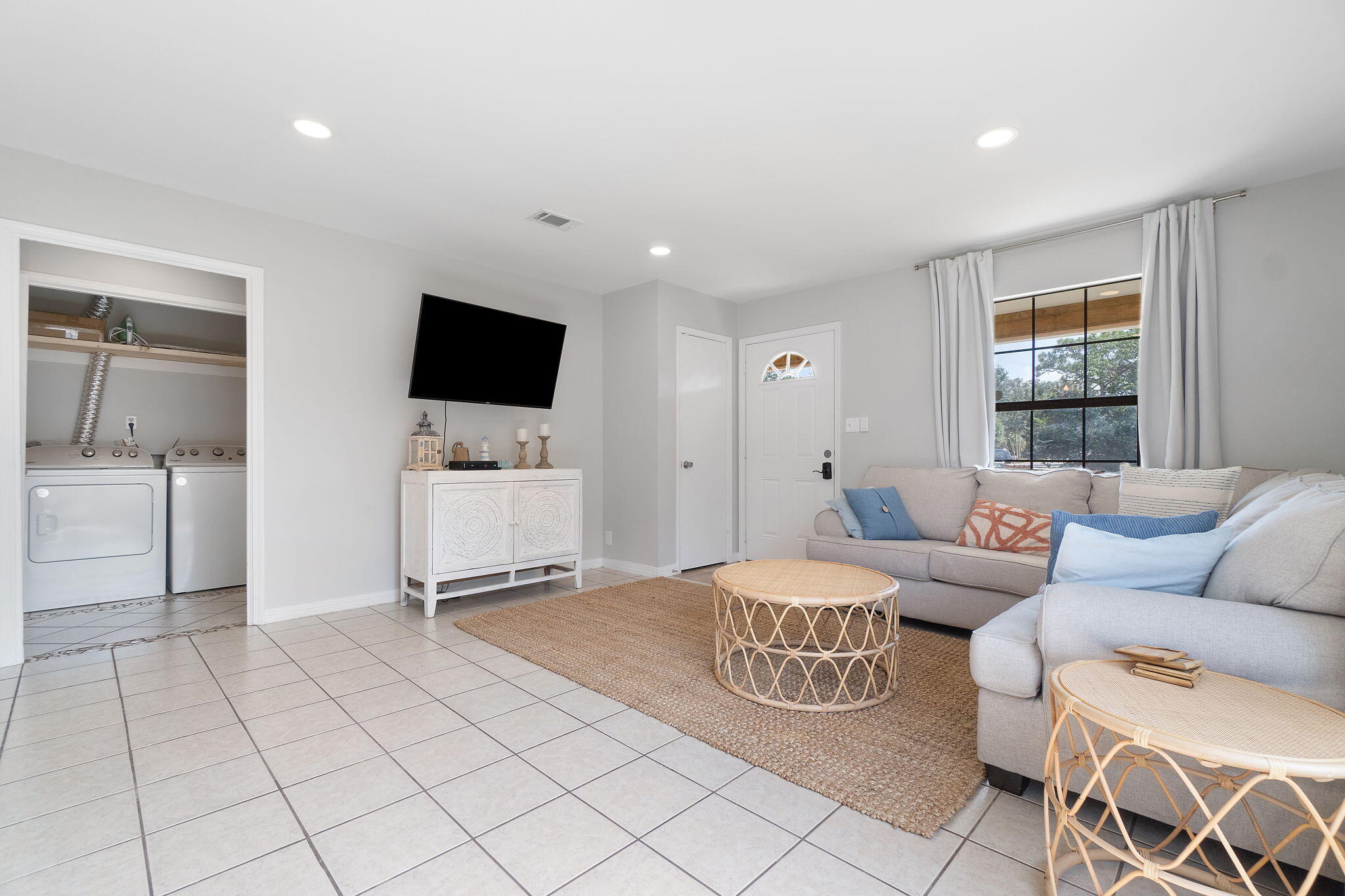 VILLA EAST - Residential