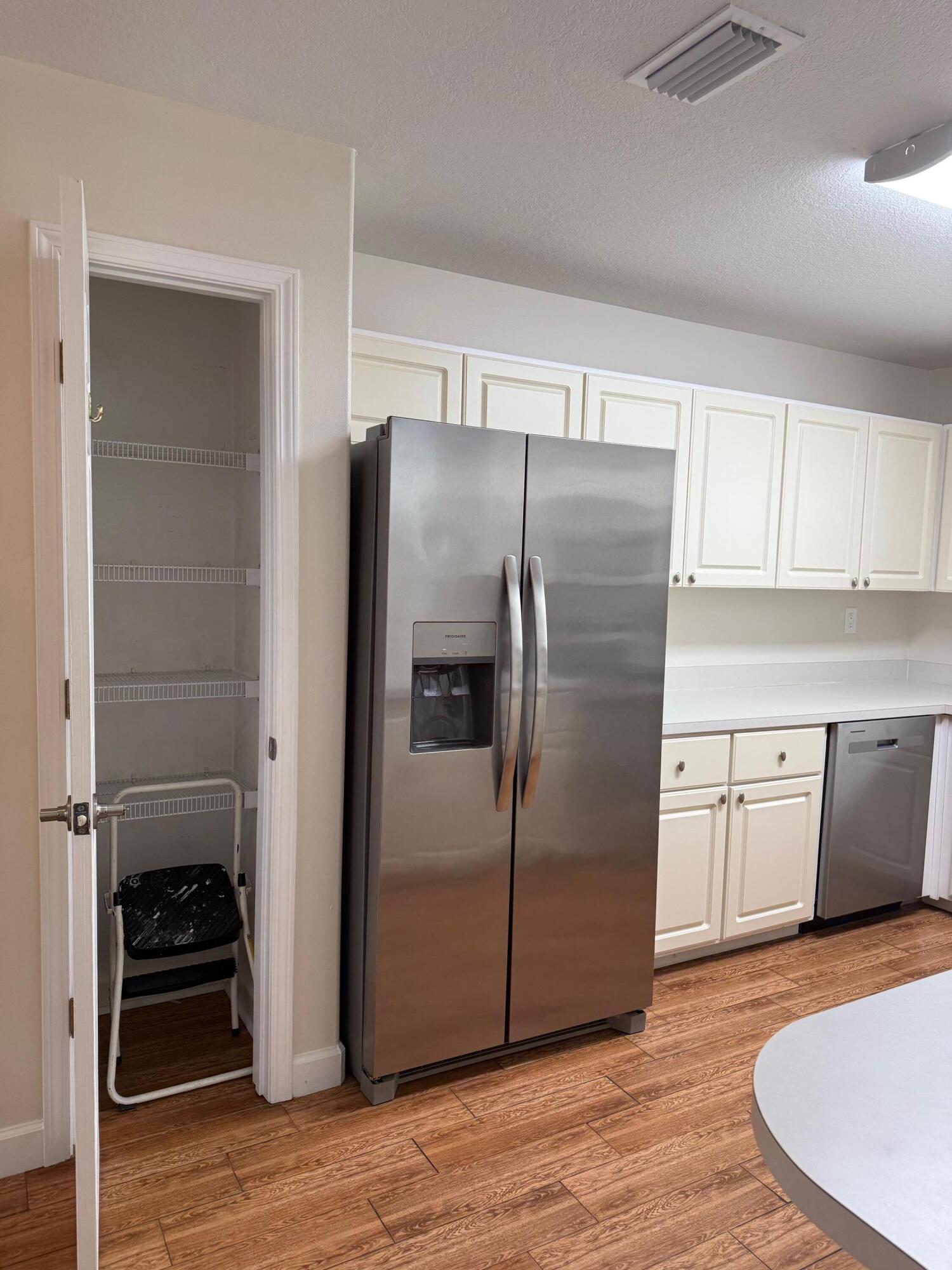 PELICAN PLACE T/H EAST - Residential Lease