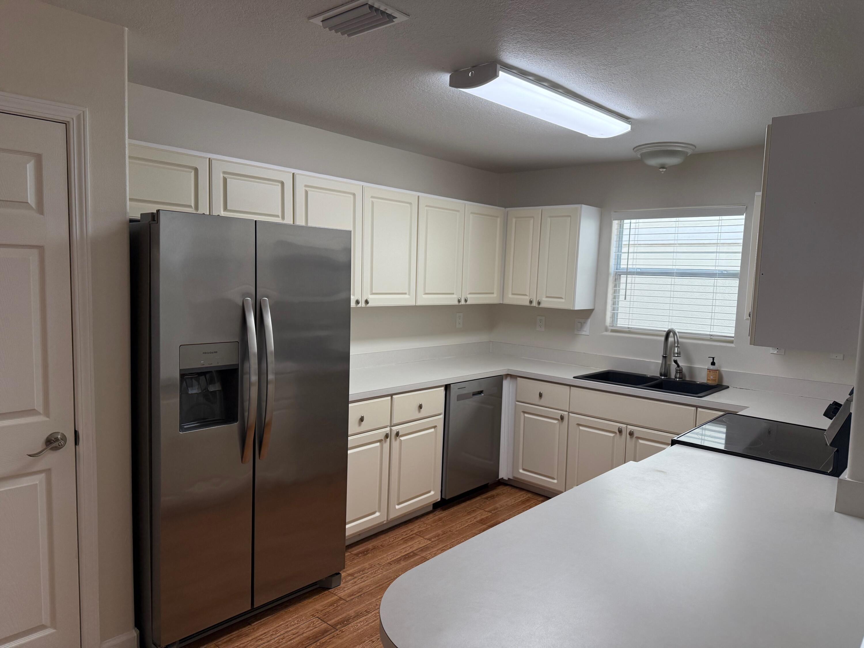 PELICAN PLACE T/H EAST - Residential Lease