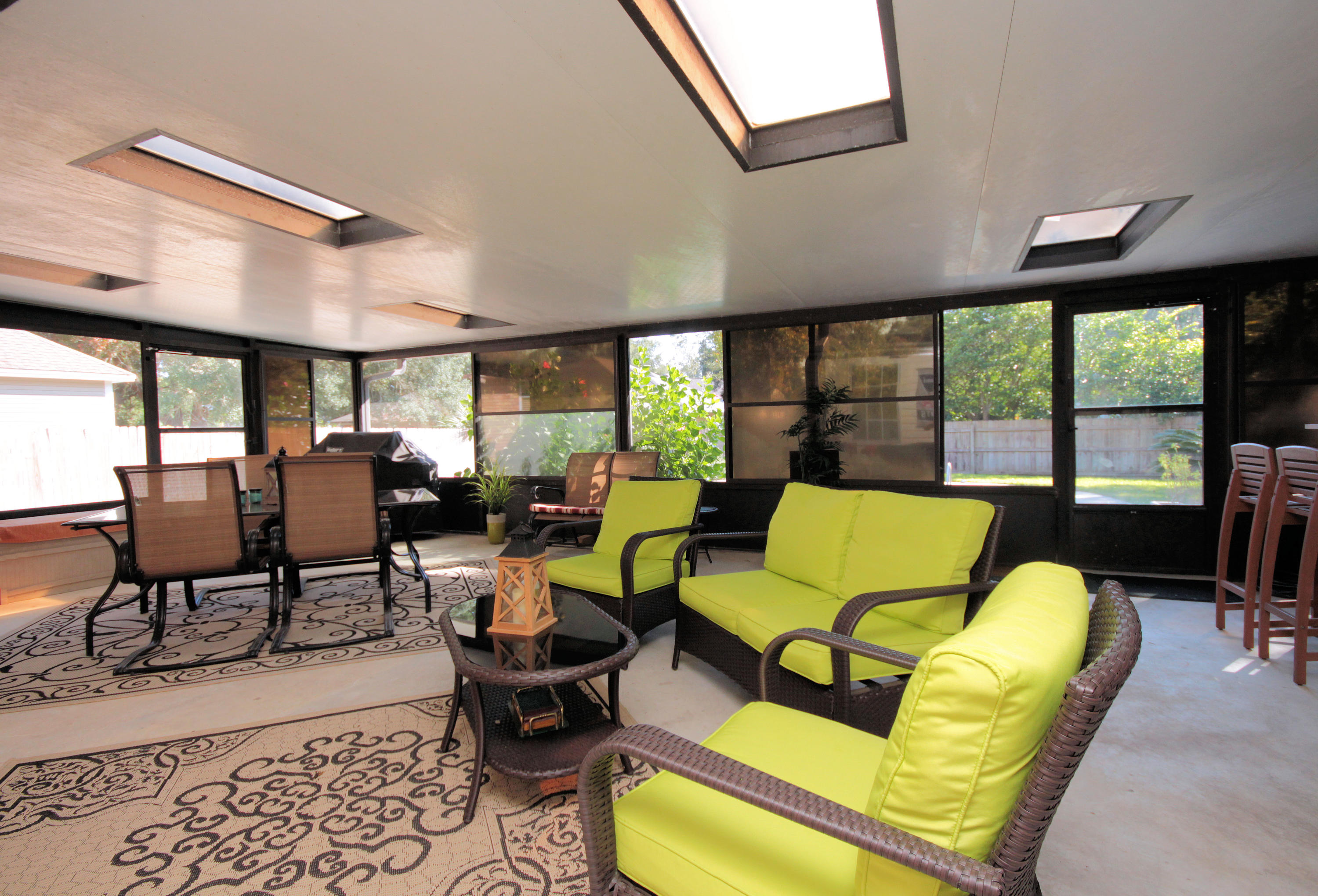 WOODLAND SHORES - Residential