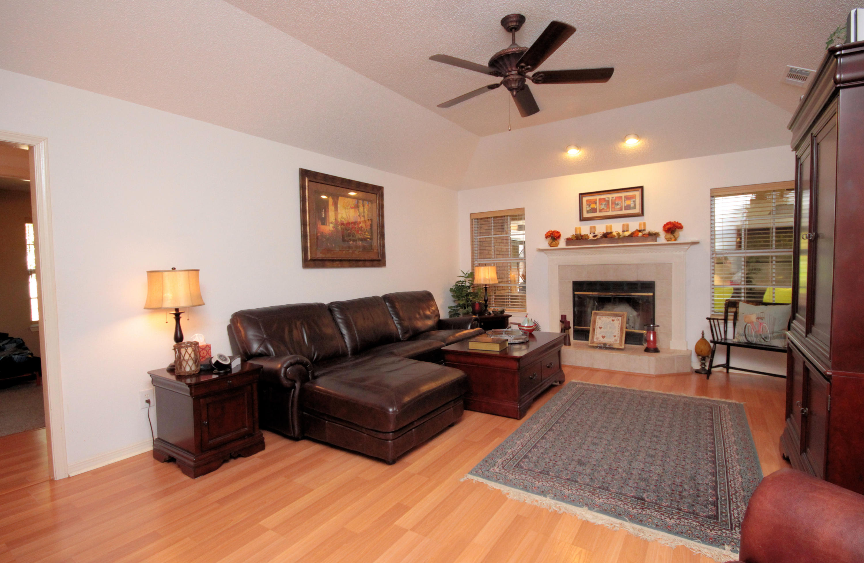 WOODLAND SHORES - Residential