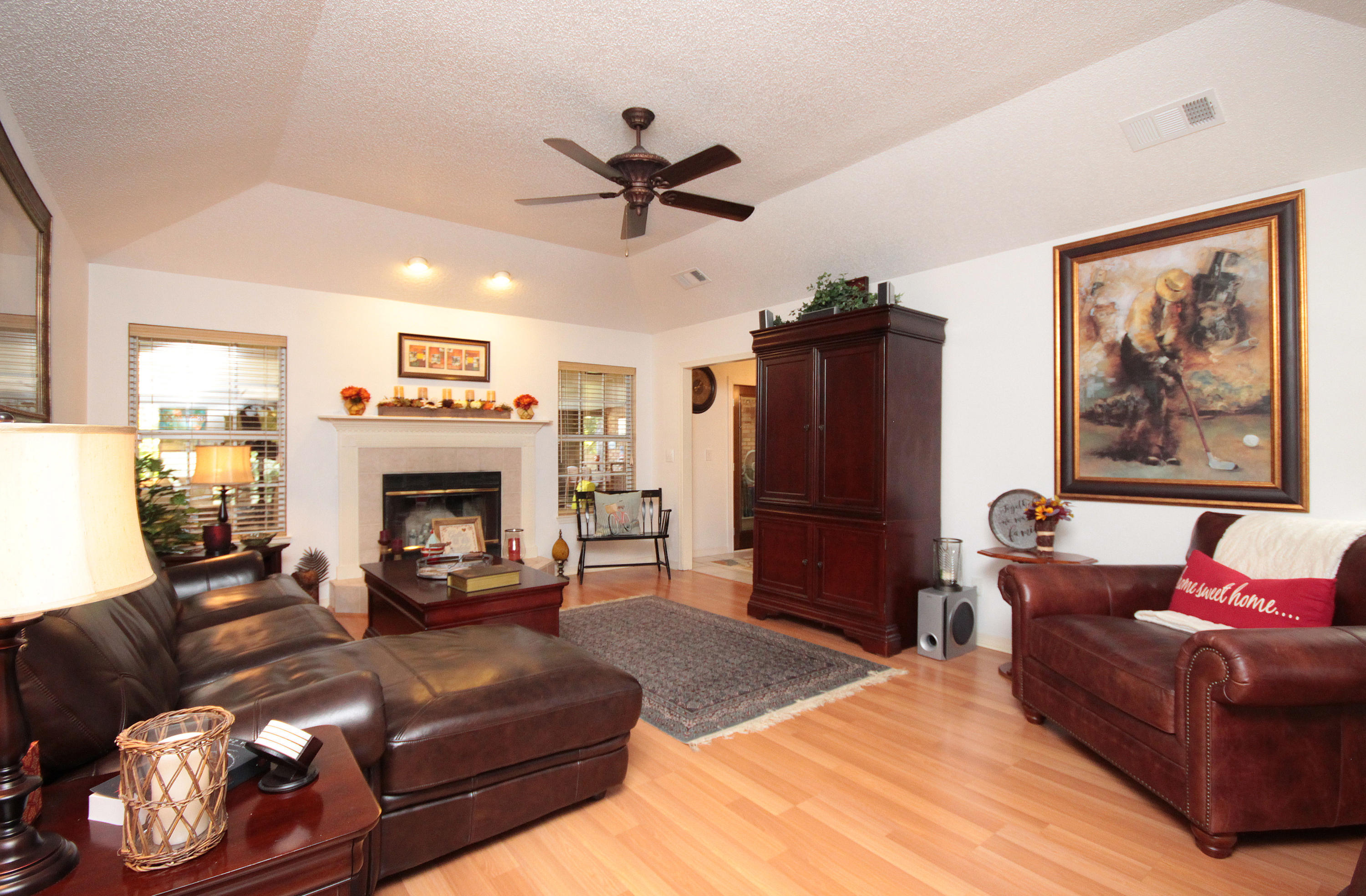 WOODLAND SHORES - Residential