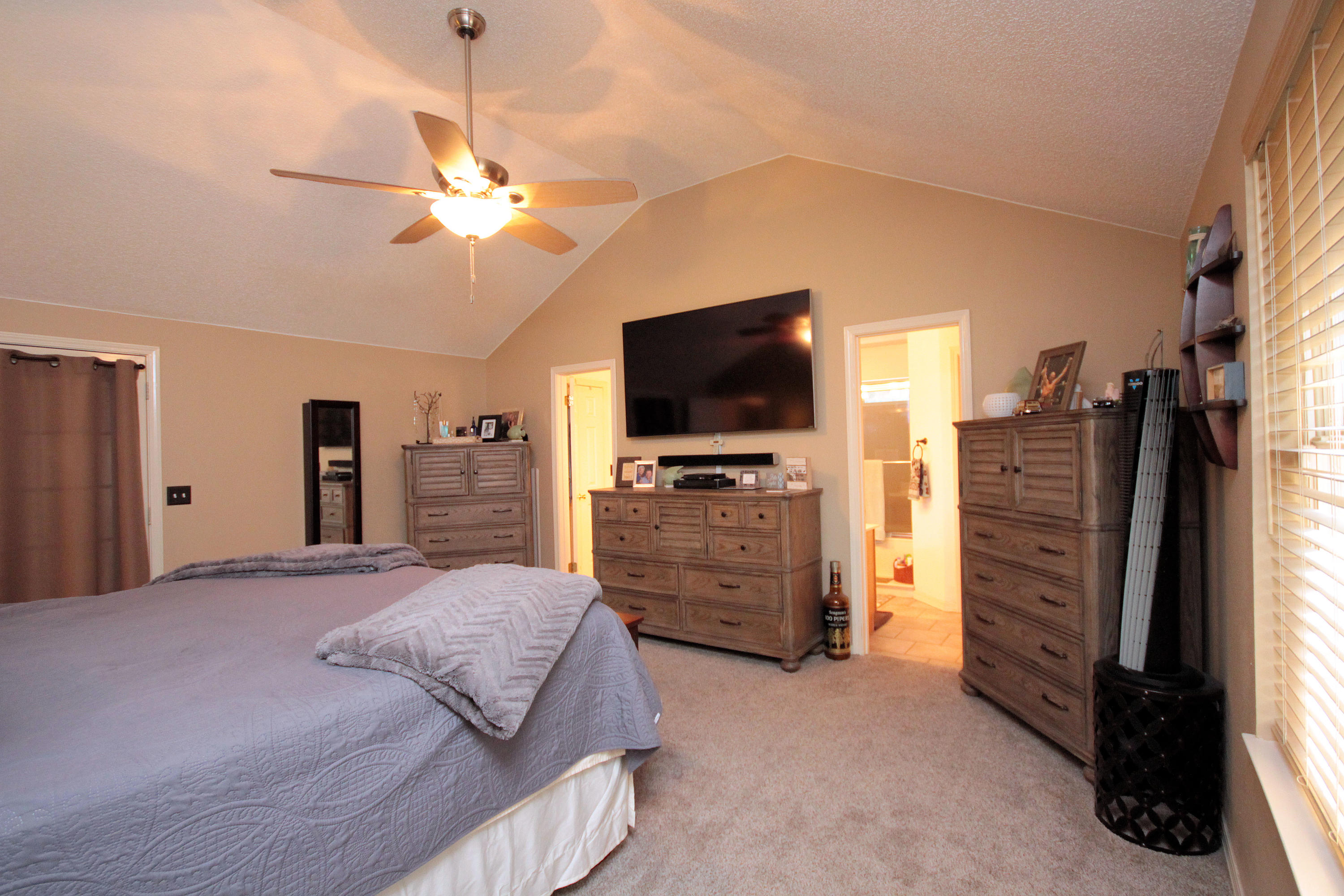 WOODLAND SHORES - Residential