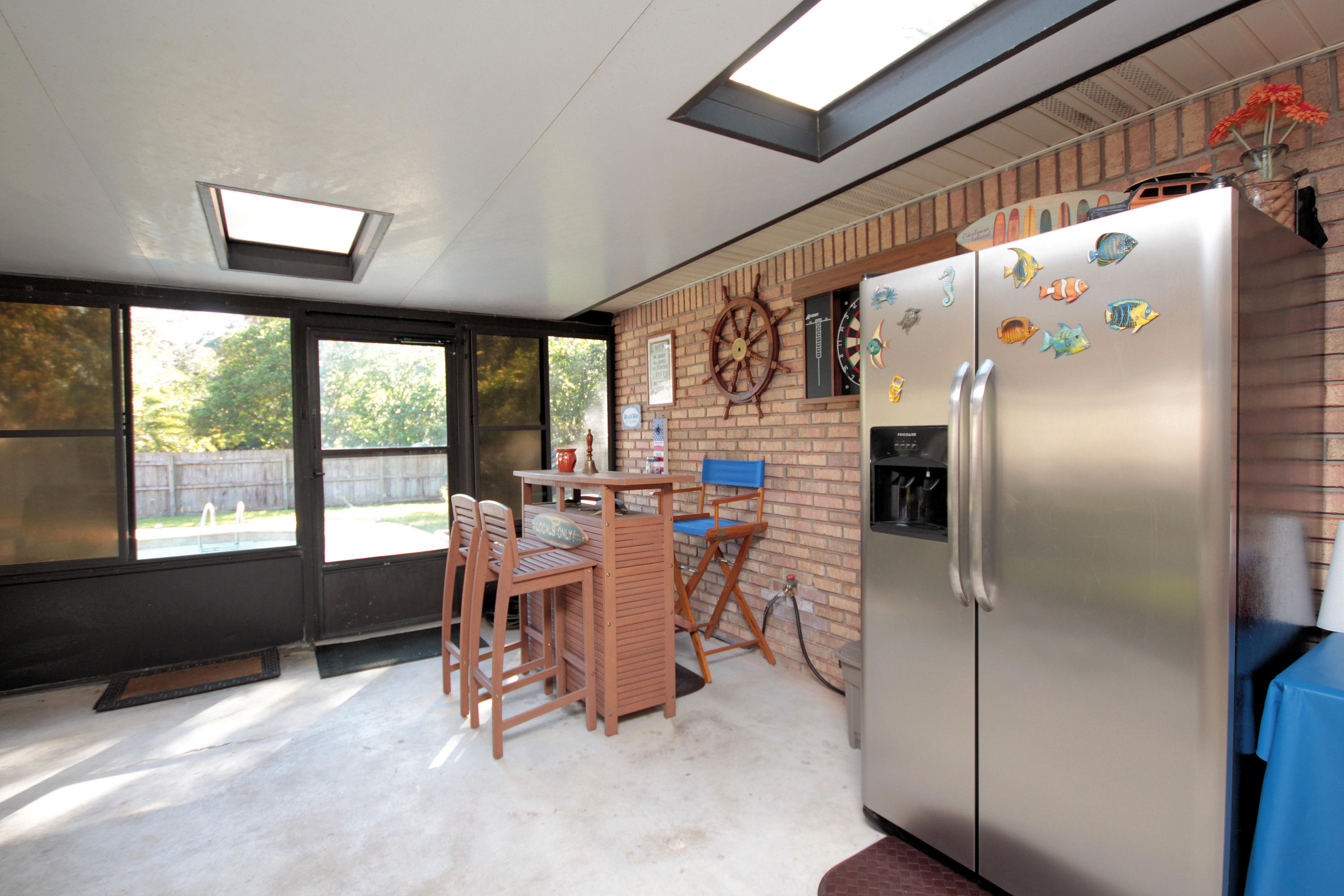 WOODLAND SHORES - Residential