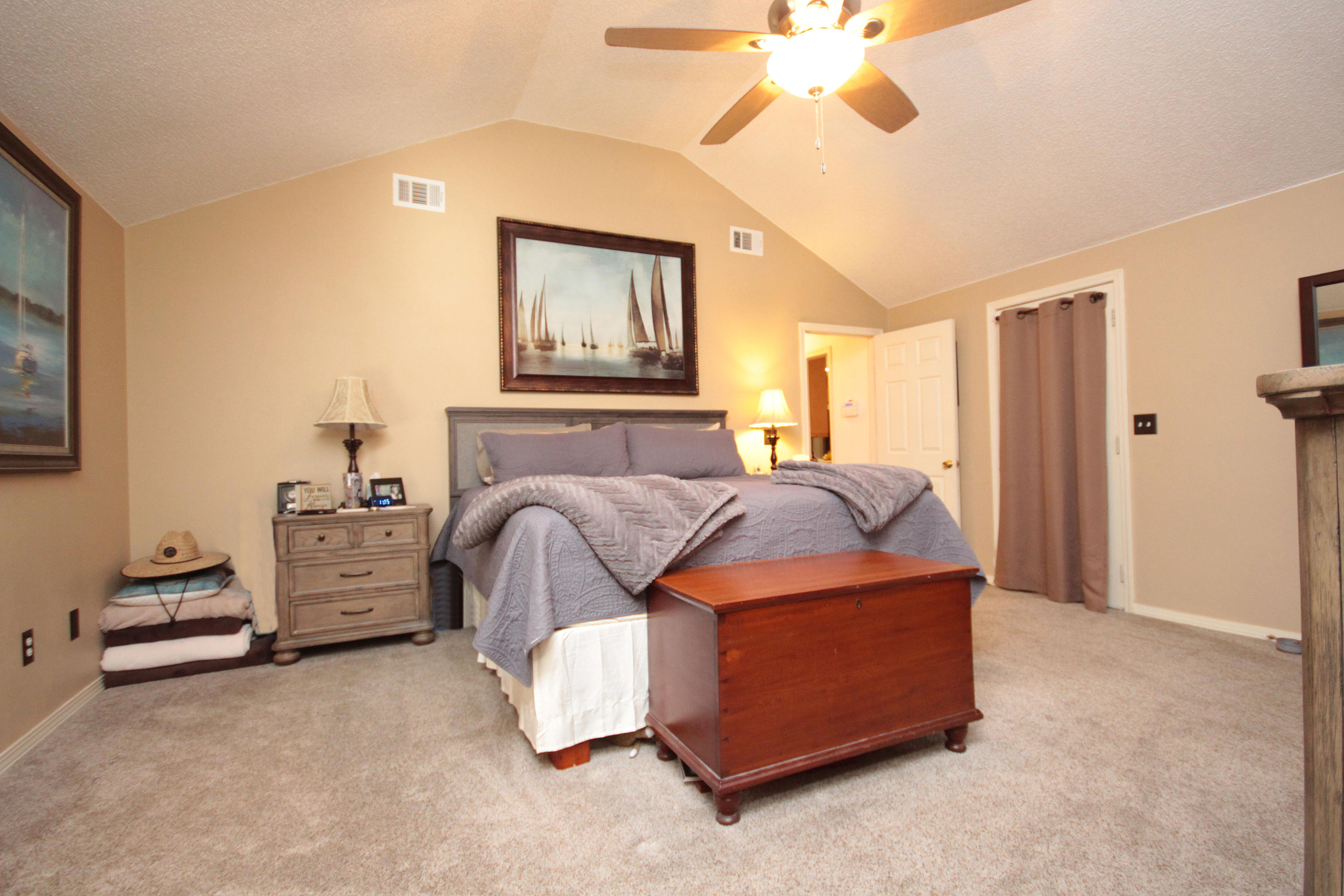 WOODLAND SHORES - Residential