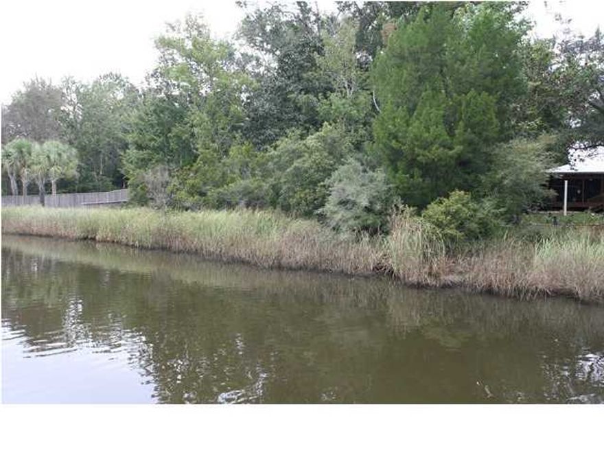 Beautiful wooded waterfront lot on Mallet Bayou. Quiet street with little traffic. Great bayou views, bay access, just minutes to the beach, shopping.