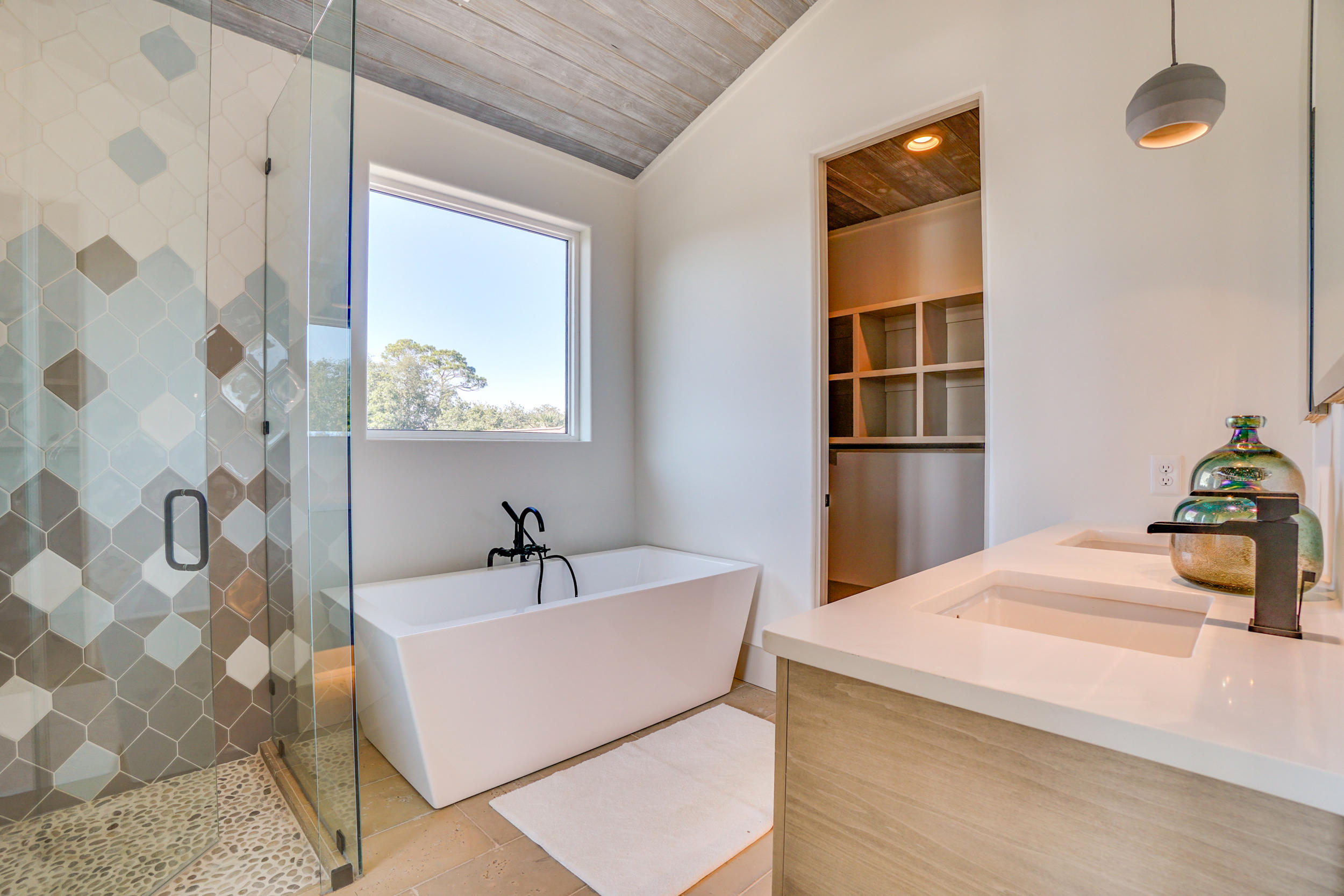 GRAND LAGOON SHORES - Residential