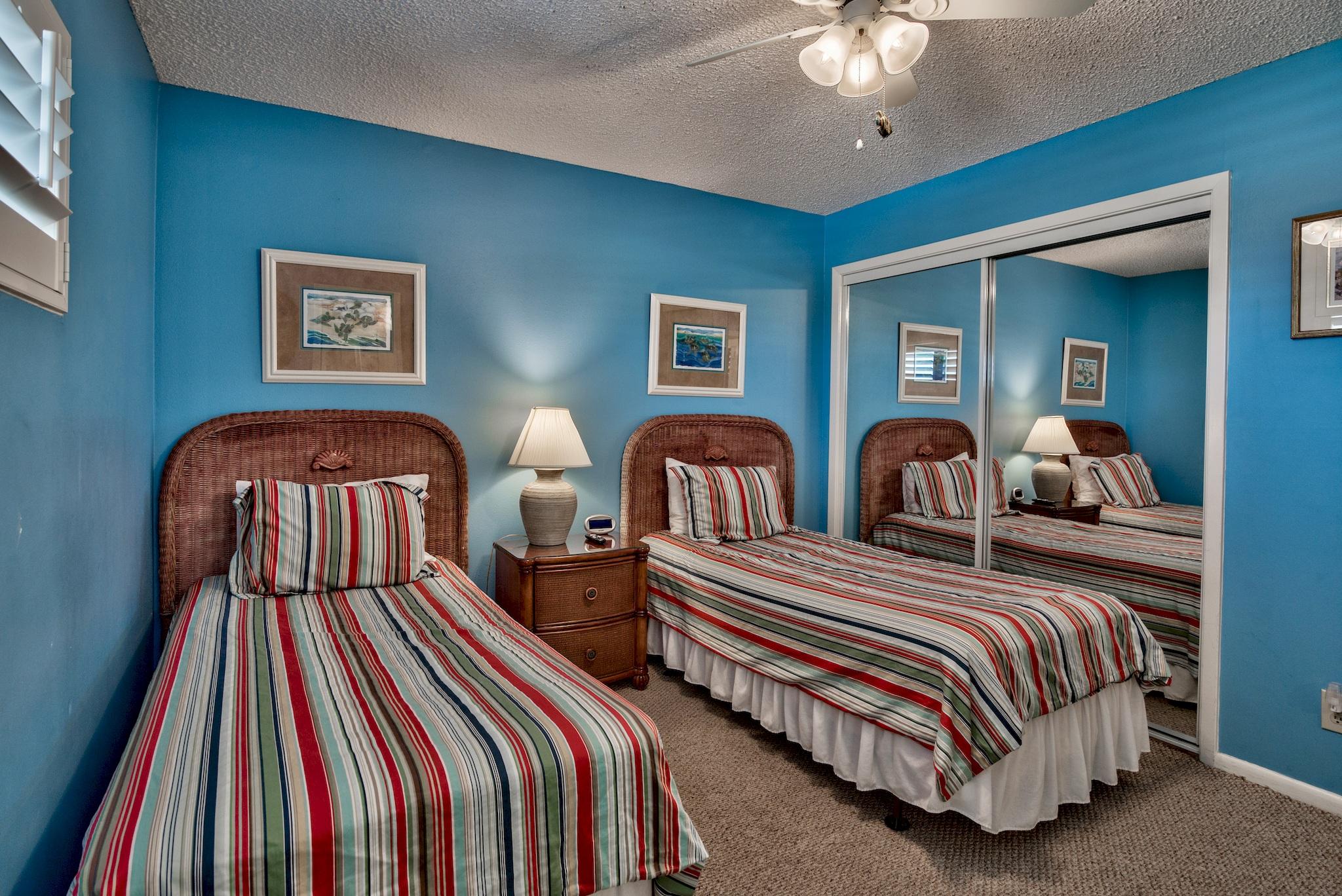 HOLIDAY SURF & RACQUET CLUB - Residential