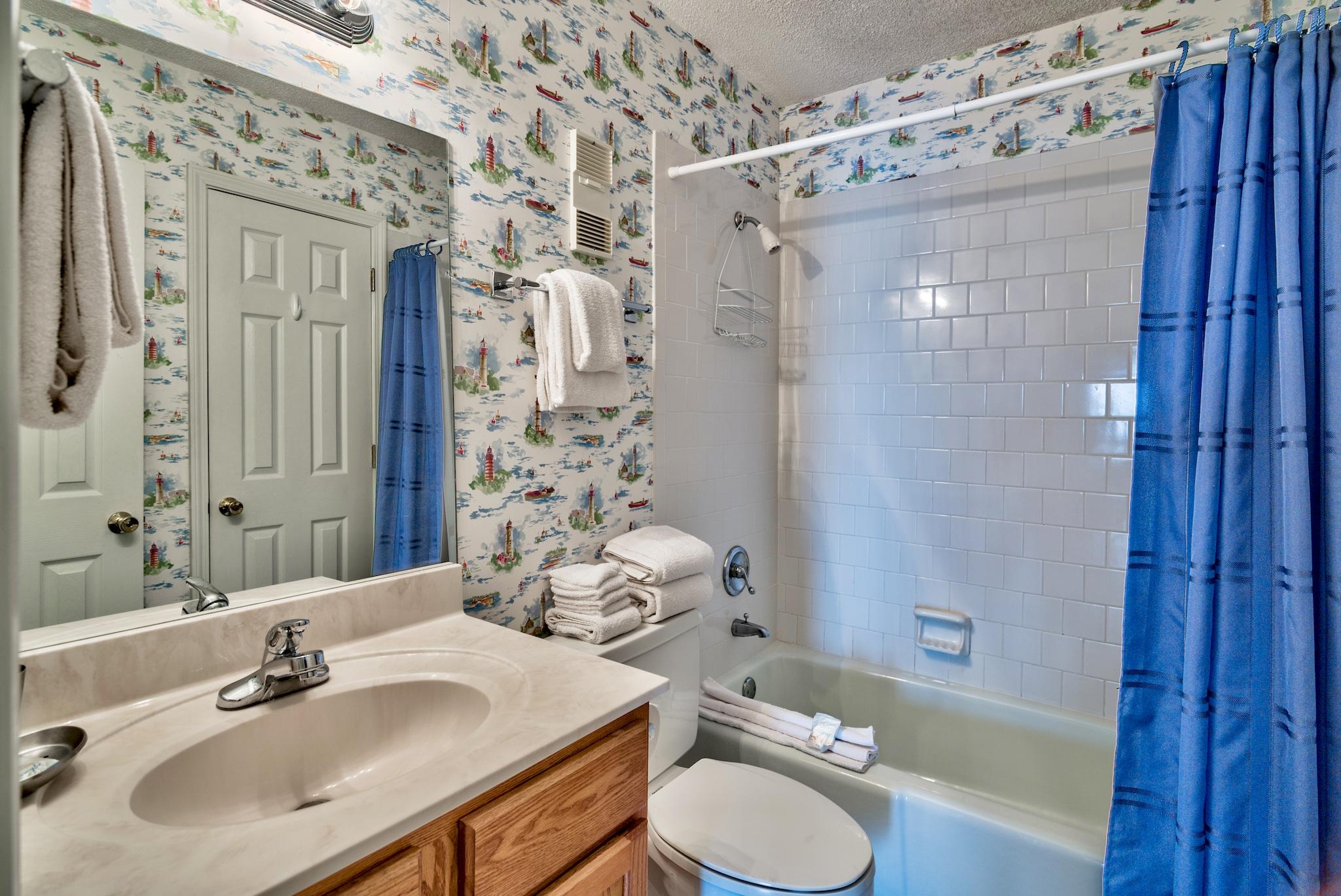 HOLIDAY SURF & RACQUET CLUB - Residential