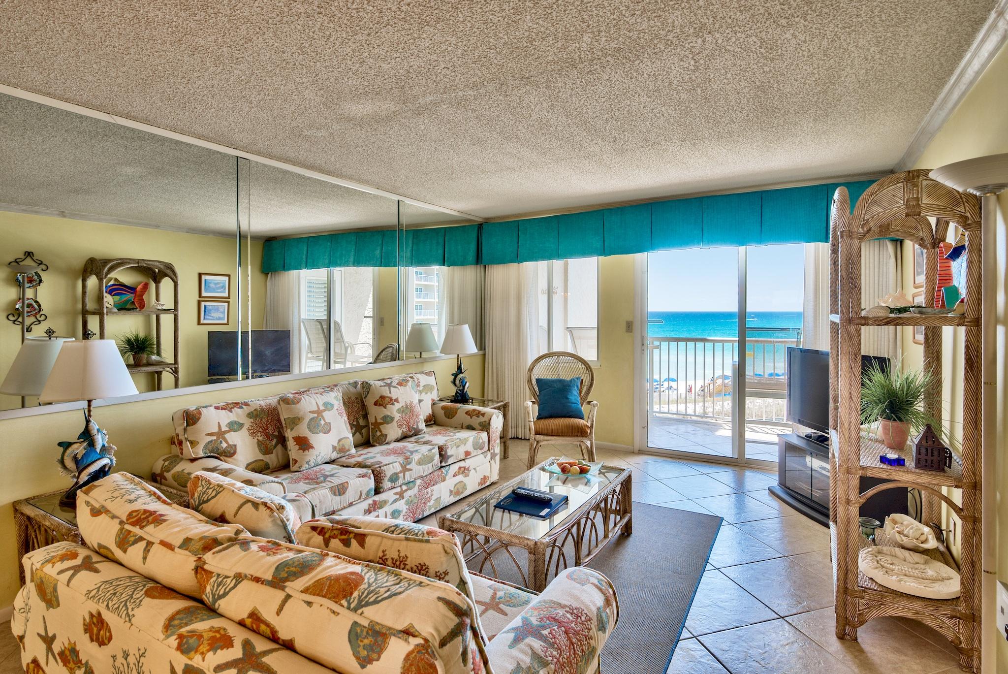 HOLIDAY SURF & RACQUET CLUB - Residential