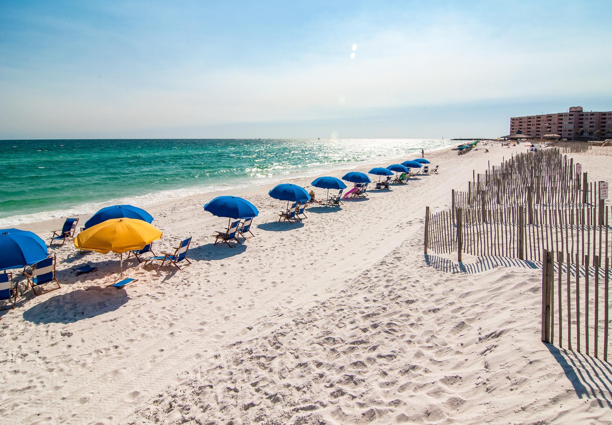 HOLIDAY SURF & RACQUET CLUB - Residential