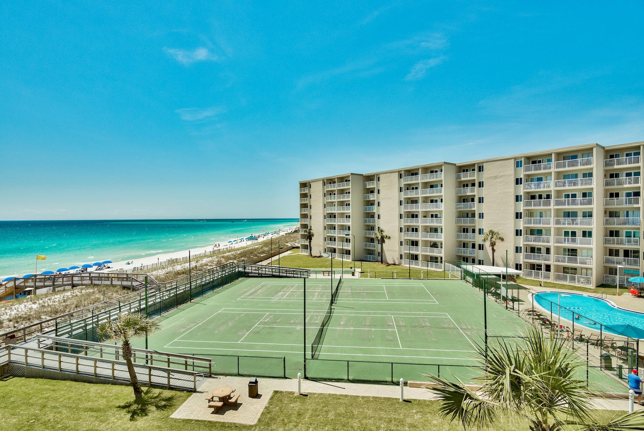 HOLIDAY SURF & RACQUET CLUB - Residential
