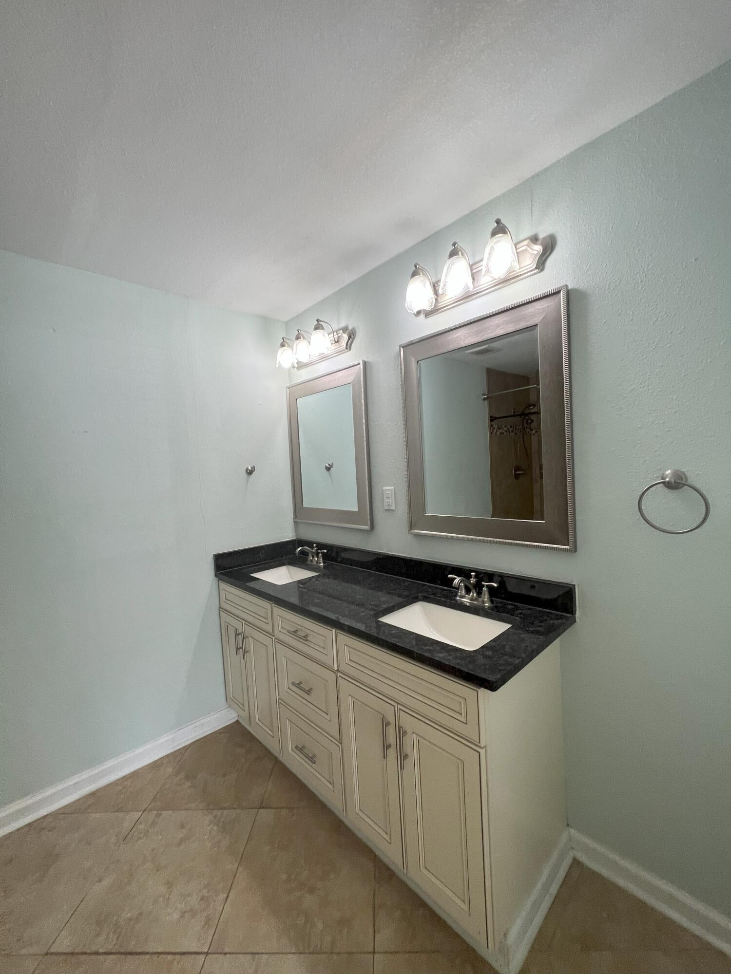 ADAMS POWELL EAST - Residential Lease