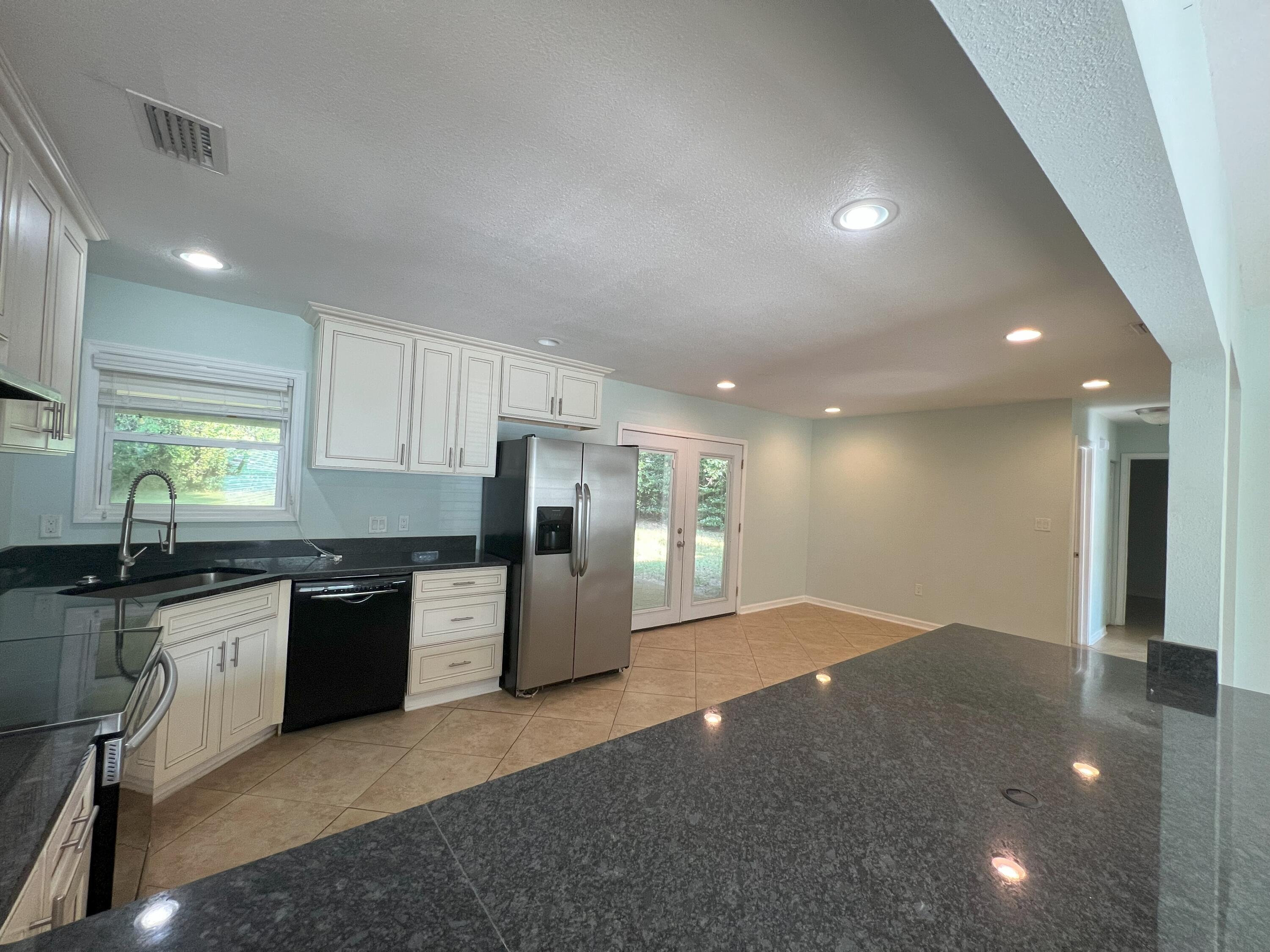 ADAMS POWELL EAST - Residential Lease