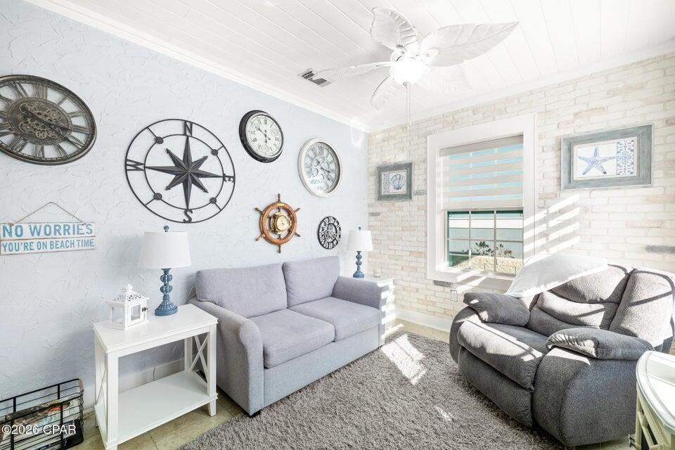 LAGUNA BEACH ESTATES 7TH ADDN - Residential