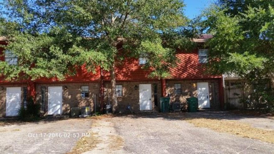 REO Townhome has updated kitchen, updated floors downstairs. This townhome is perfect for a first time homeowner or investor. There are 2 split bedrooms upstairs. Master bedroom has a large walk-through closet and a covered balcony. Downstairs kitchen is warm and inviting with a cozy living room and a private back yard. There are no association fees. Don't let this one get away