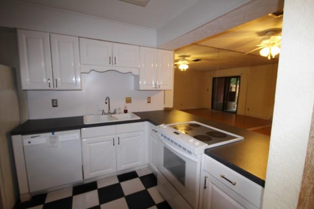 WOODHAM MANOR 1ST ADDN - Residential