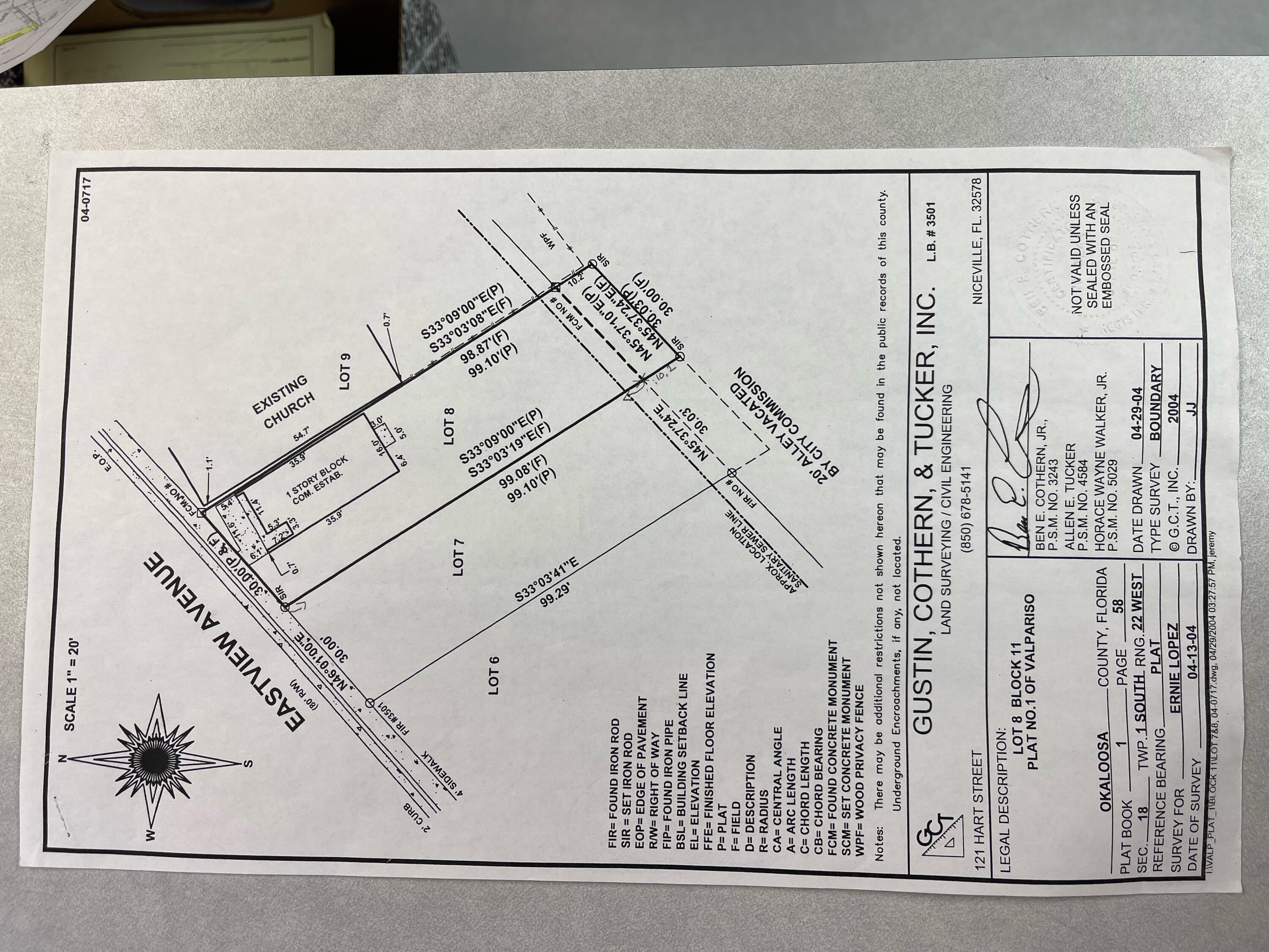 Main image without alt text