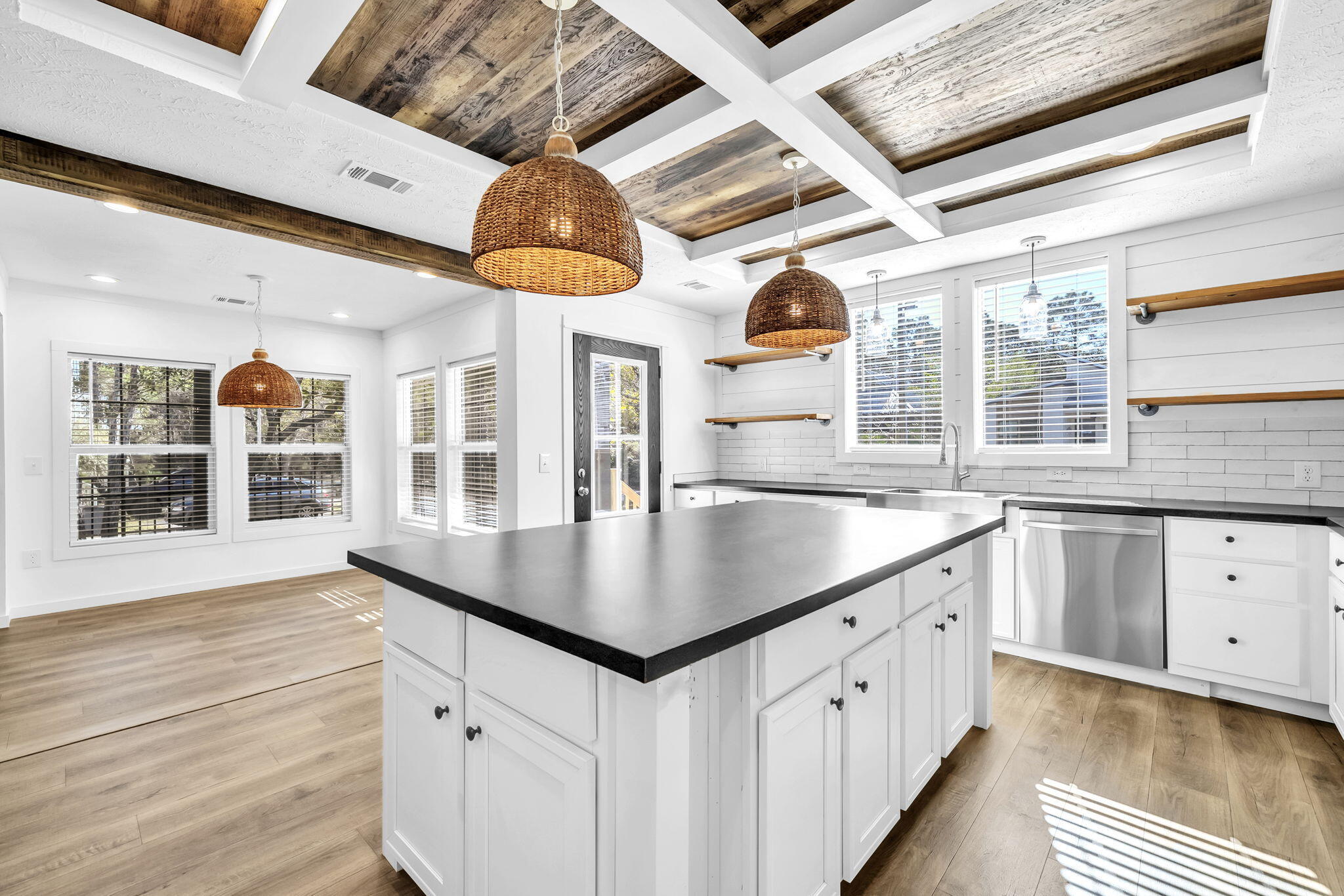 MAGNOLIA BEACH - Residential