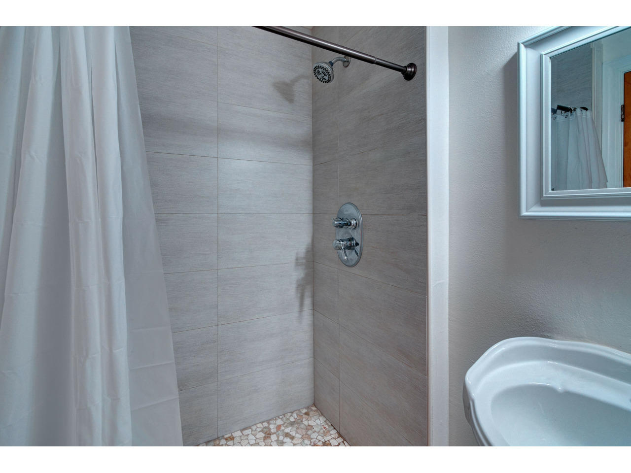 HOLIDAY SHORES ESTATES 2ND ADDN - Residential