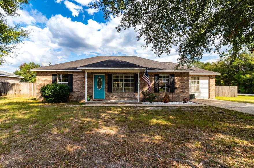 Seller will pay 3% ($4287) towards buyers closing cost and pre-paids with a full price offer. 1 Year Home Warranty provided by the seller valued up to $500! All appliances stay in the kitchen and NEW AC installed 2018! Level, CORNER Lot with Screened Porch and a Fenced Back Yard! Split Bedroom floor plan and Cathedral Ceiling are ideal! Laminate Flooring and Tile Flooring in the Kitchen and Baths make this home easy to maintain. Master Suite is located off the living room and has a separate office/sitting room. Master Bath has a large walk-in-closet and cultured marble shower. SCHEDULE YOUR SHOWING TODAY!