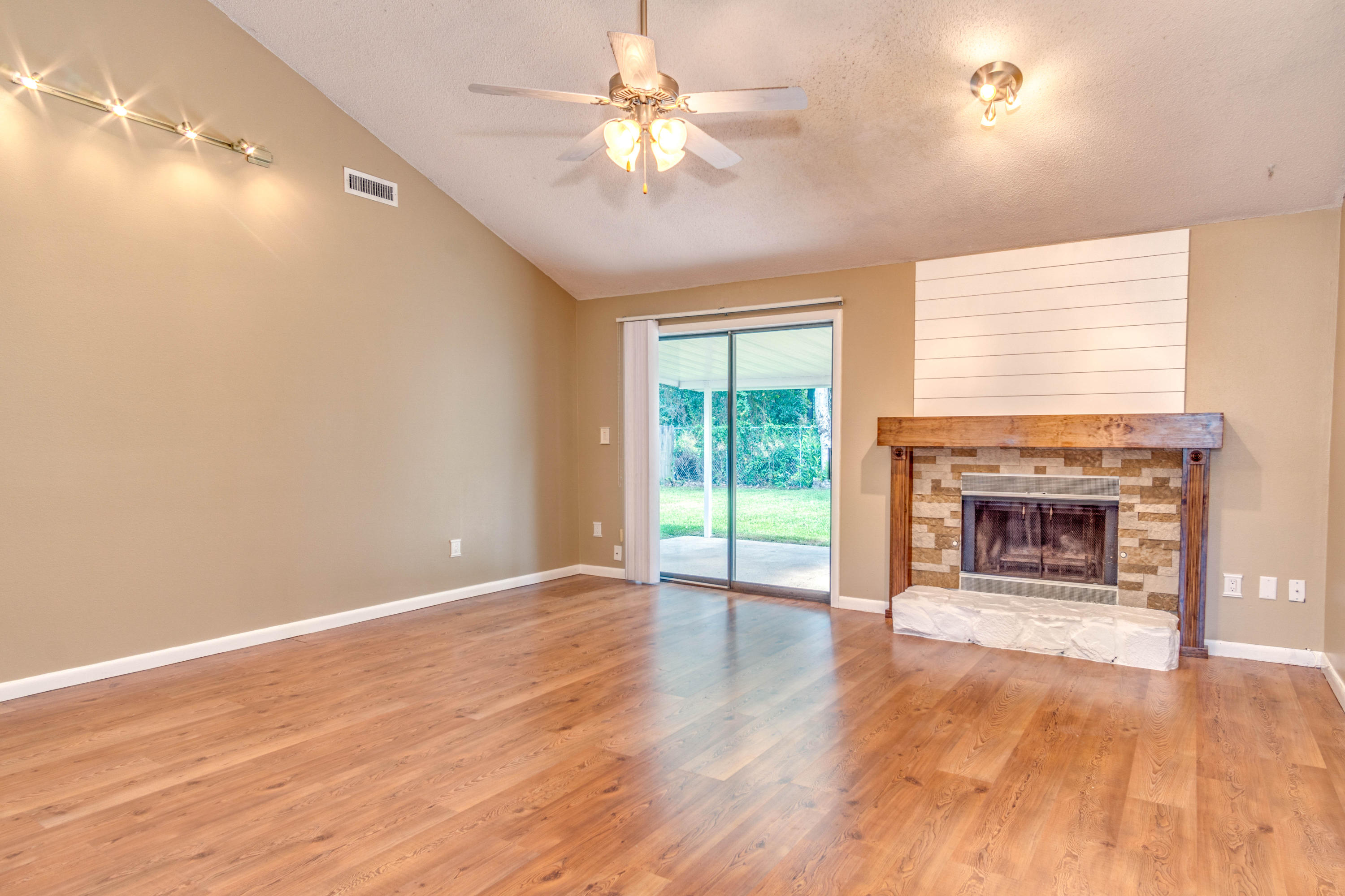 PINE MEADOWS 2ND ADDN - Residential