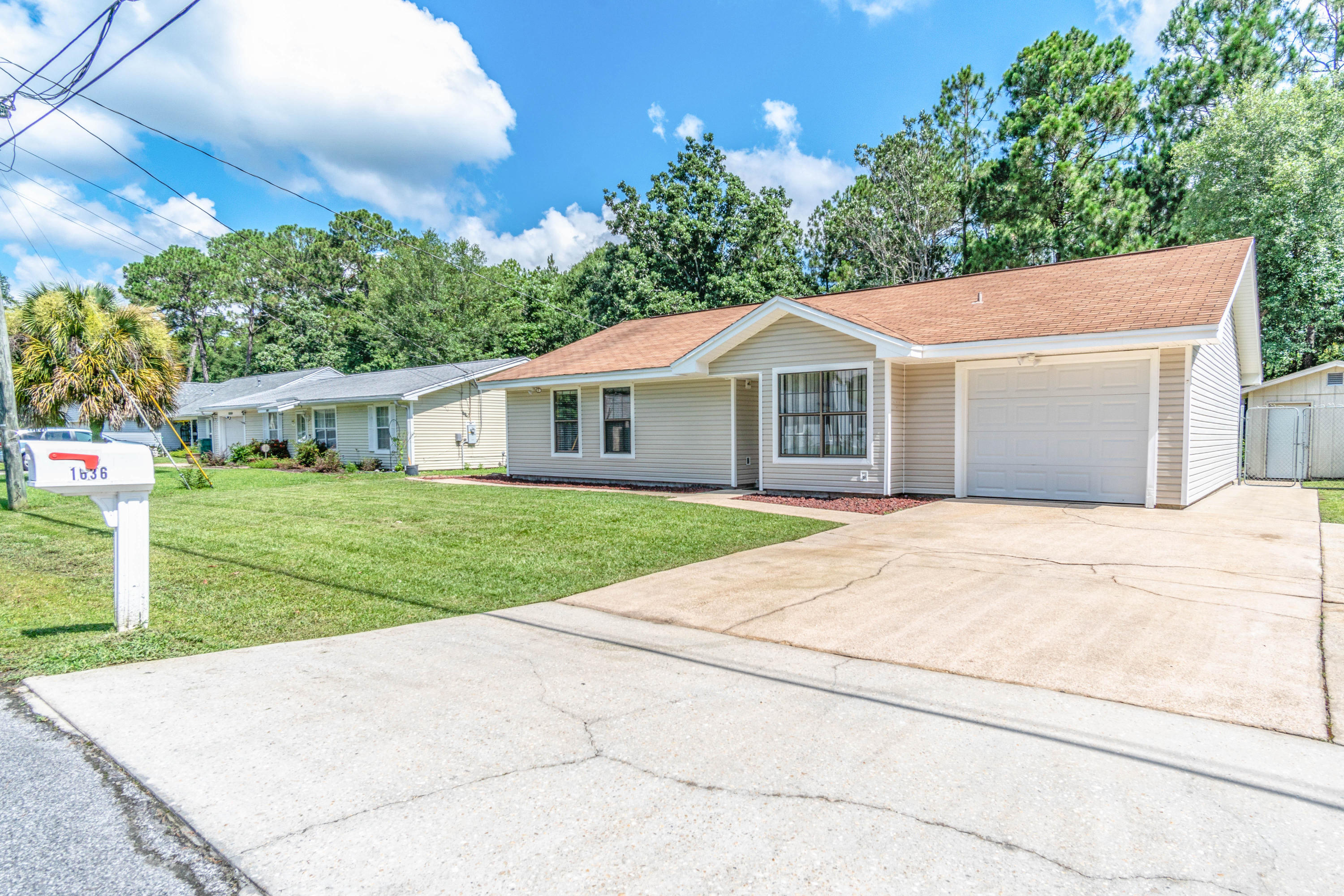 PINE MEADOWS 2ND ADDN - Residential