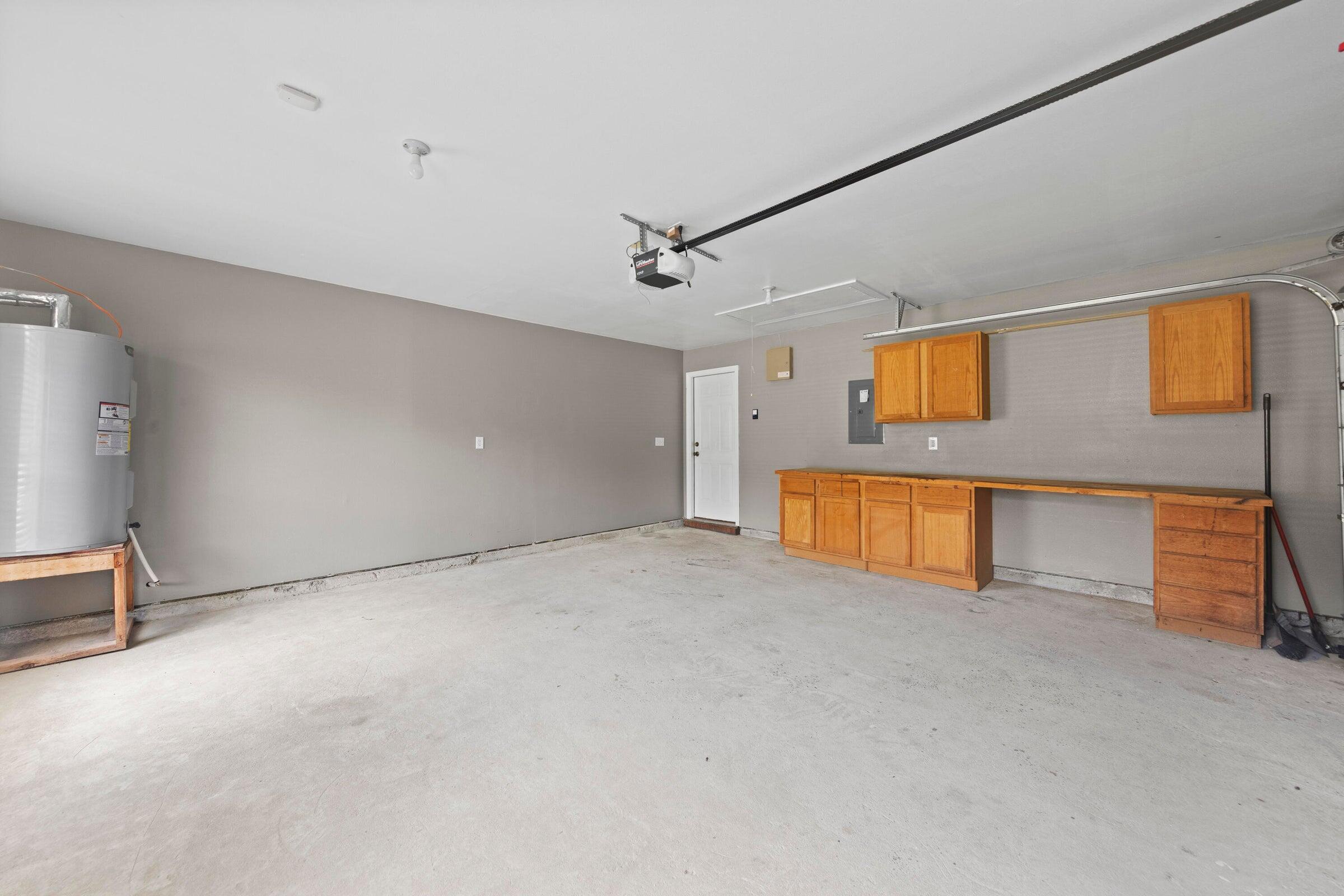 COUNTRYWOOD EST - Residential