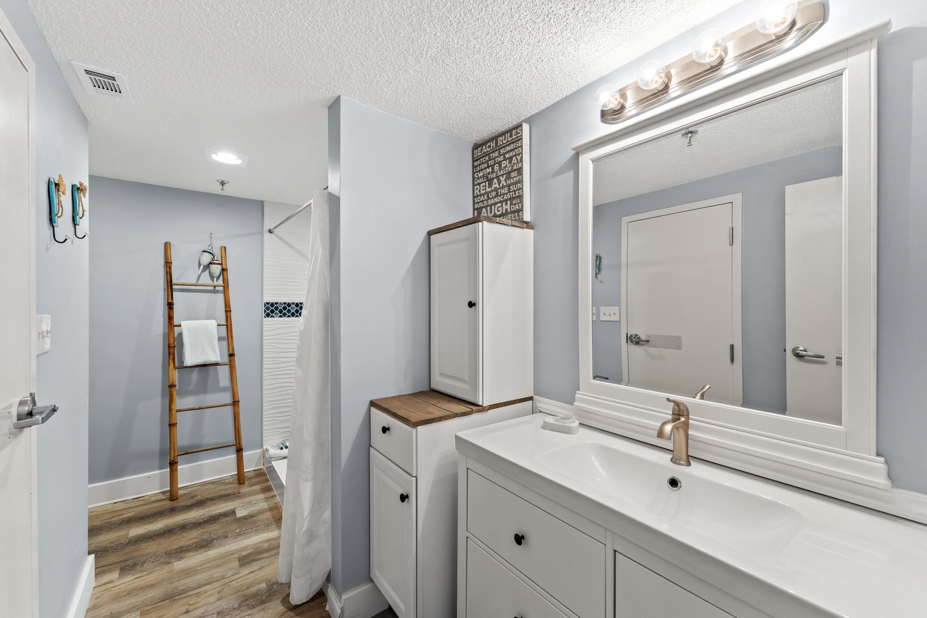 BAYSIDE CONDO SANDESTIN - Residential